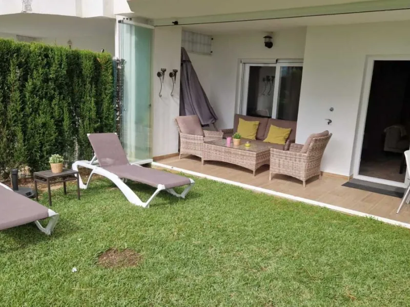 EXCLUSIVE BEACHFRONT APARTMENT IN MI CAPRICHO – GROUND FLOOR, 2 BEDROOMS, DIRECT POOL AND BEACH ACCESS & NEXT TO AMENITIES