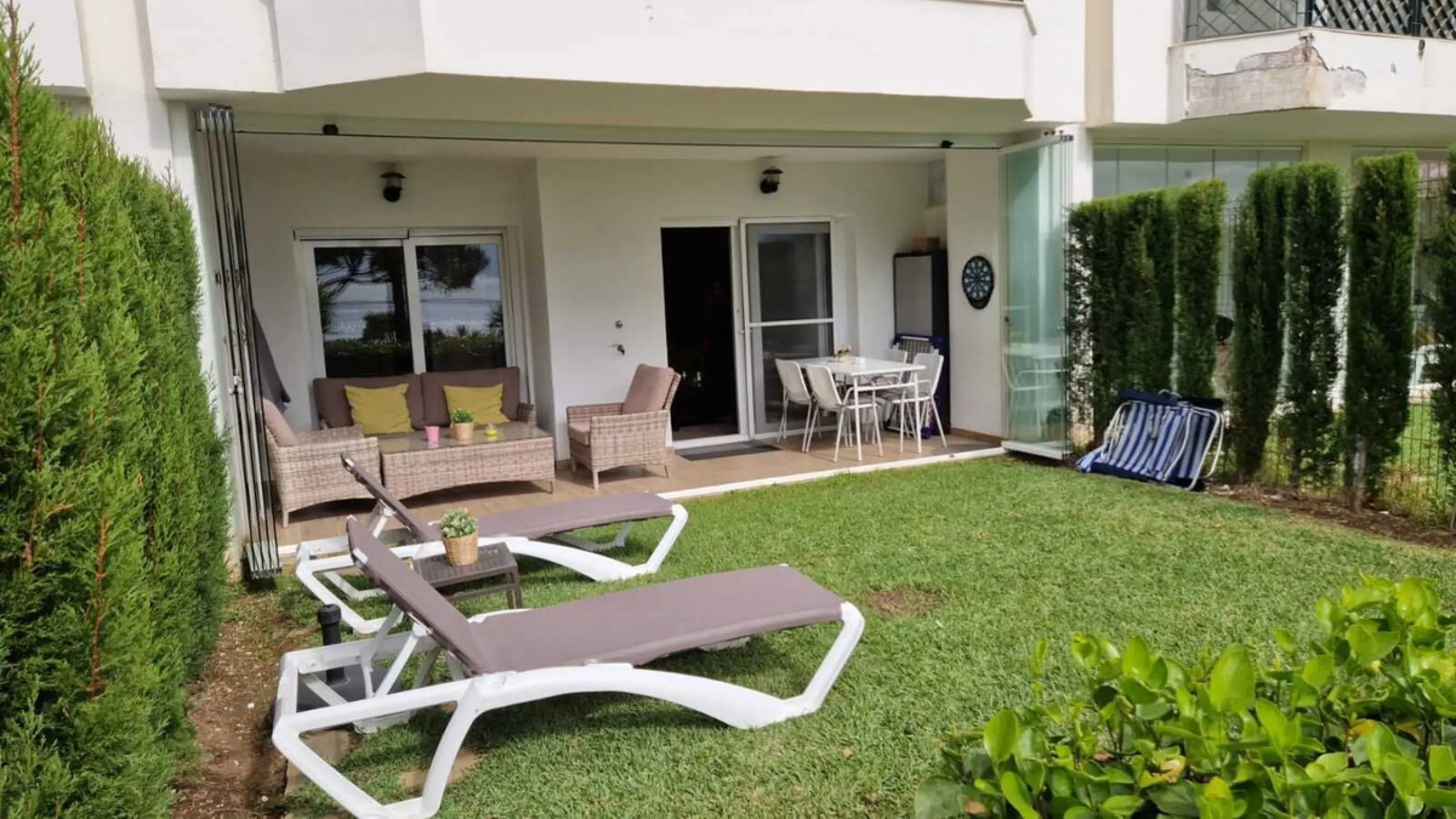 EXCLUSIVE BEACHFRONT APARTMENT IN MI CAPRICHO – GROUND FLOOR, 2 BEDROOMS, DIRECT POOL AND BEACH ACCESS & NEXT TO AMENITIES