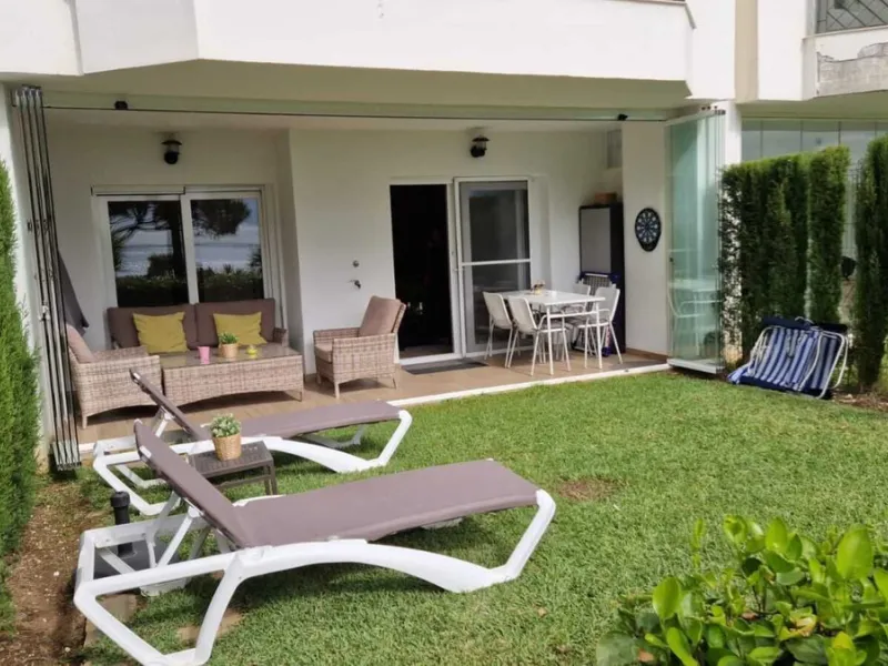 EXCLUSIVE BEACHFRONT APARTMENT IN MI CAPRICHO – GROUND FLOOR, 2 BEDROOMS, DIRECT POOL AND BEACH ACCESS & NEXT TO AMENITIES