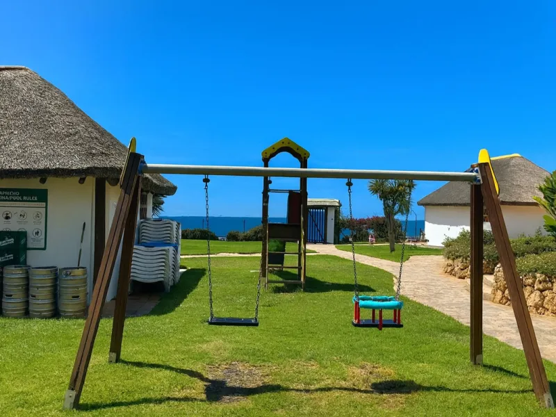 EXCLUSIVE BEACHFRONT APARTMENT IN MI CAPRICHO – GROUND FLOOR, 2 BEDROOMS, DIRECT POOL AND BEACH ACCESS & NEXT TO AMENITIES
