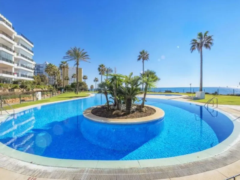 EXCLUSIVE BEACHFRONT APARTMENT IN MI CAPRICHO – GROUND FLOOR, 2 BEDROOMS, DIRECT POOL AND BEACH ACCESS & NEXT TO AMENITIES
