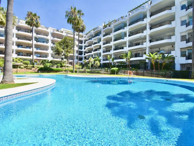 EXCLUSIVE BEACHFRONT APARTMENT IN MI CAPRICHO – GROUND FLOOR, 2 BEDROOMS, DIRECT POOL AND BEACH ACCESS & NEXT TO AMENITIES