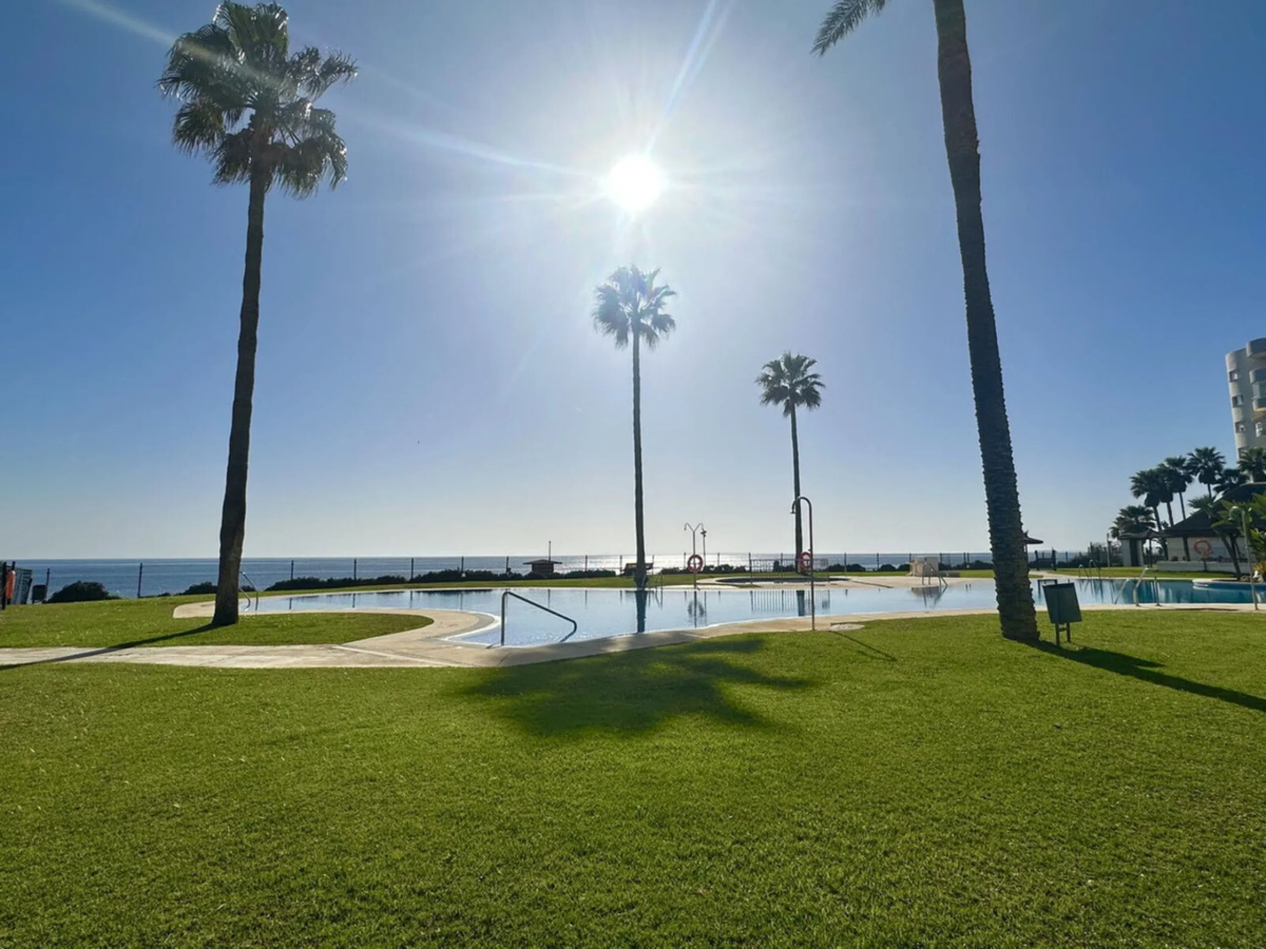 EXCLUSIVE BEACHFRONT APARTMENT IN MI CAPRICHO – GROUND FLOOR, 2 BEDROOMS, DIRECT POOL AND BEACH ACCESS & NEXT TO AMENITIES