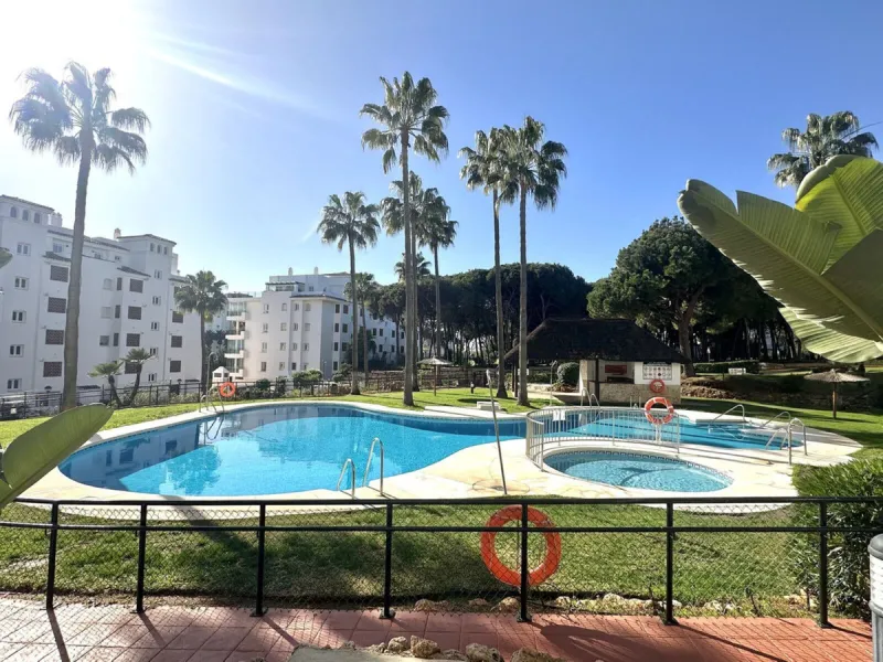 EXCLUSIVE BEACHFRONT APARTMENT IN MI CAPRICHO – GROUND FLOOR, 2 BEDROOMS, DIRECT POOL AND BEACH ACCESS & NEXT TO AMENITIES