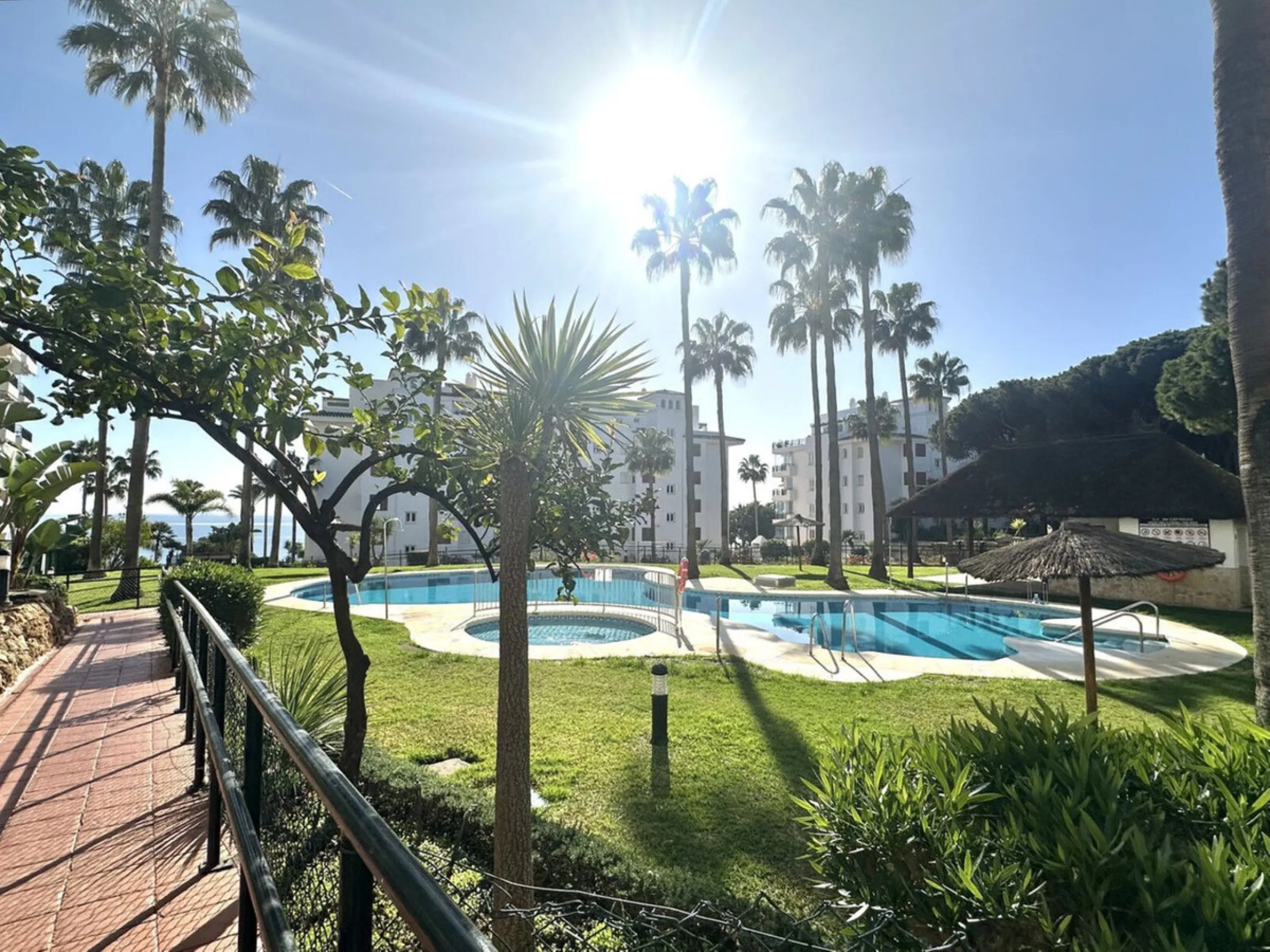 EXCLUSIVE BEACHFRONT APARTMENT IN MI CAPRICHO – GROUND FLOOR, 2 BEDROOMS, DIRECT POOL AND BEACH ACCESS & NEXT TO AMENITIES