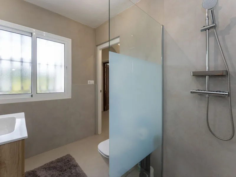 Set in a calm and picturesque countryside location, yet just a 10-minute drive from both Alhaurín el Grande and Coín, this beautifully renovated finca perfectly captures the essence of the modern Mediterranean lifestyle, with ample space, privacy, sunshin