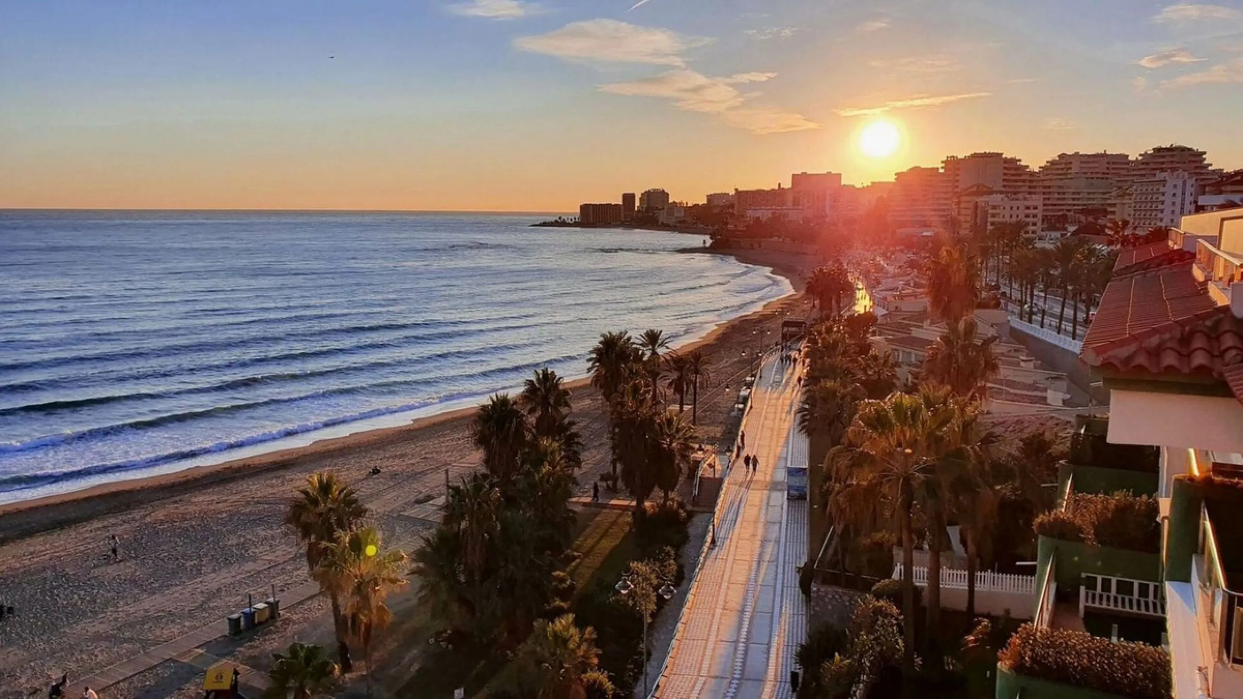 100M FROM THE BEACH, SEAVIEWS & PANORAMIC VIEWS ! NEXT TO THE MARINA OF BENALMADENA