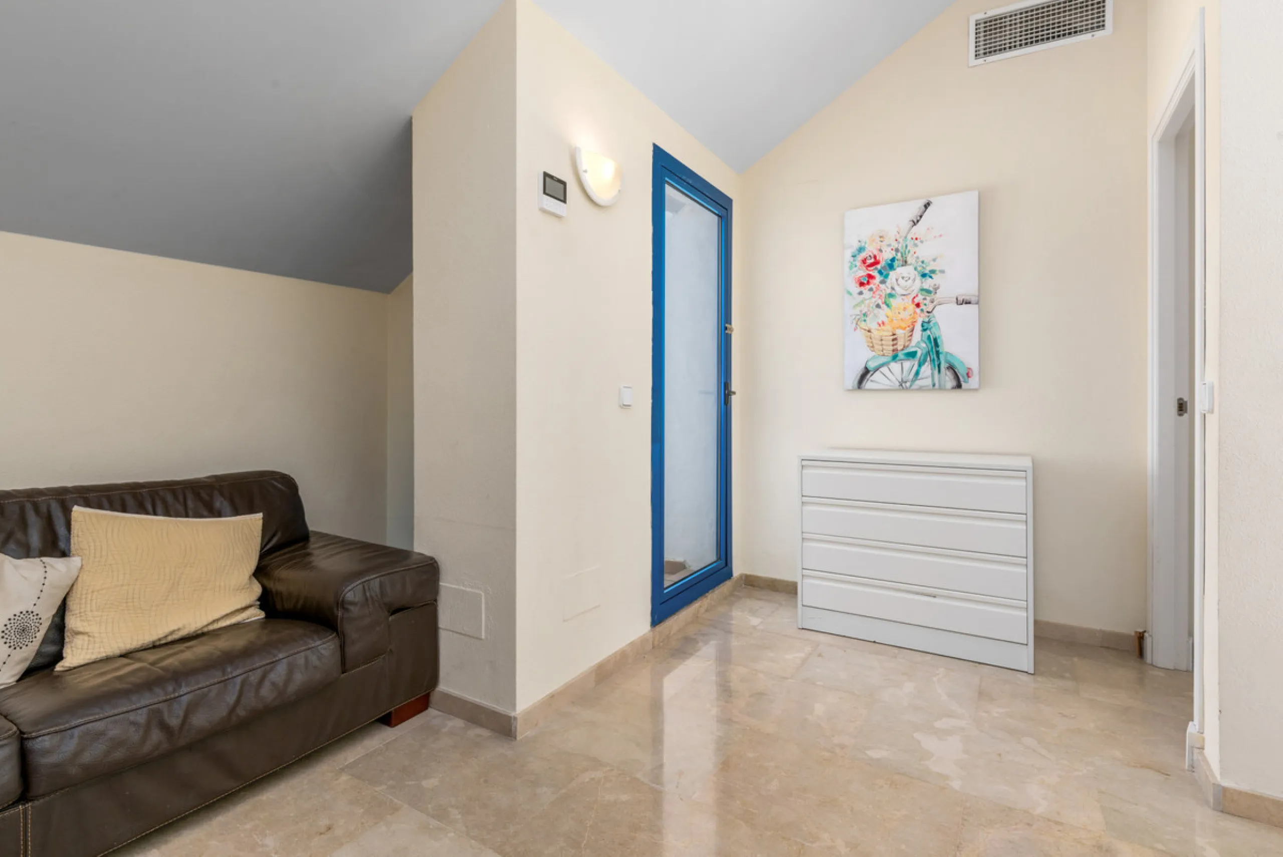 Apartment - Penthouse Duplex в продаже в Manilva, Málaga. В доме 3 спален и 3 ванных комнат. Площадь дома 184 м²