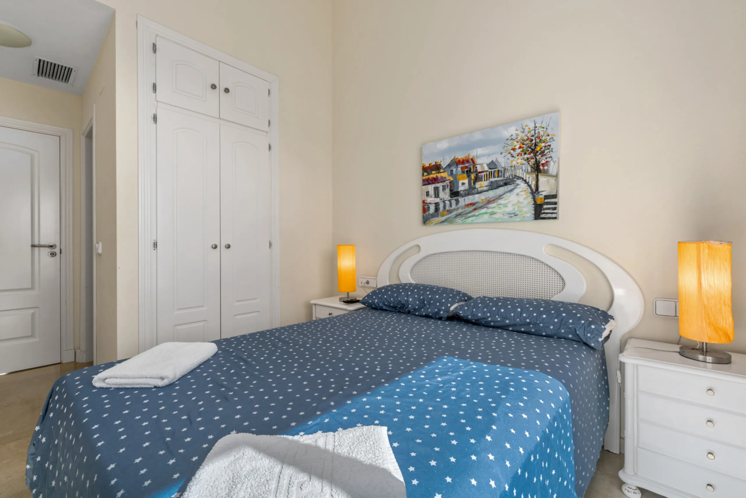 Apartment - Penthouse Duplex в продаже в Manilva, Málaga. В доме 3 спален и 3 ванных комнат. Площадь дома 184 м²