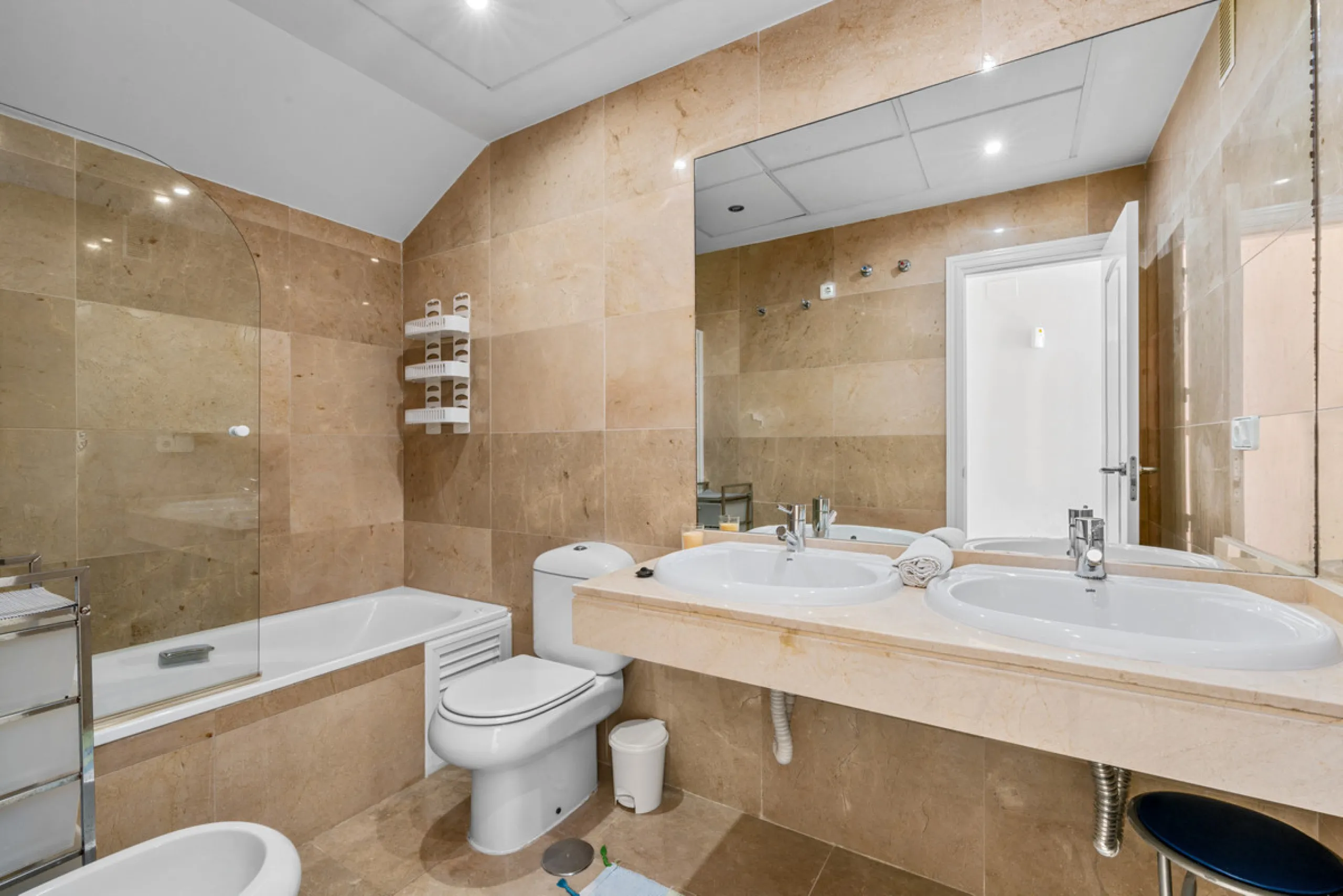 Apartment - Penthouse Duplex в продаже в Manilva, Málaga. В доме 3 спален и 3 ванных комнат. Площадь дома 184 м²