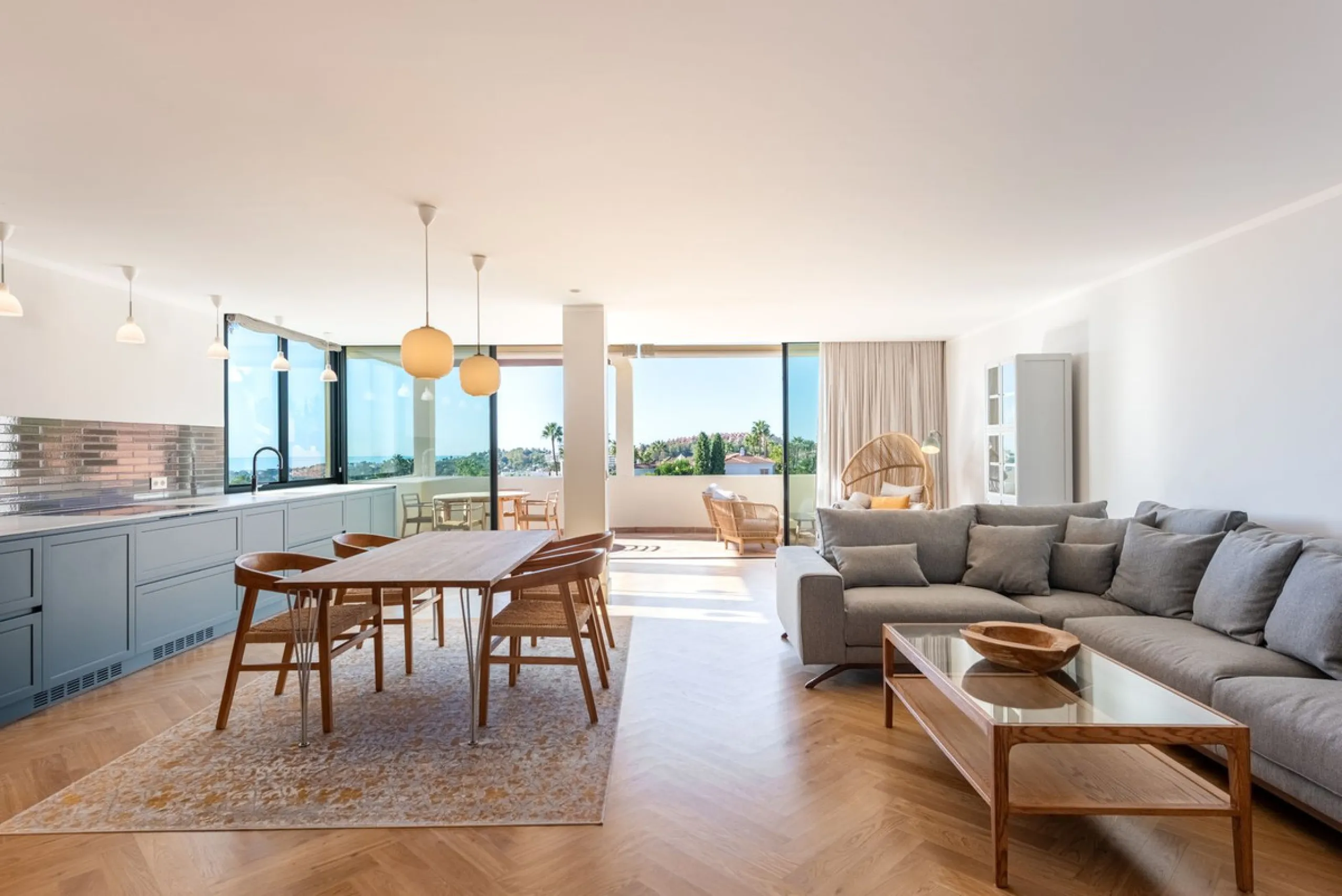 Apartment - Middle Floor Apartment в продаже в Marbella, Málaga. В доме 2 спален и 2 ванных комнат. Площадь дома 169 м²
