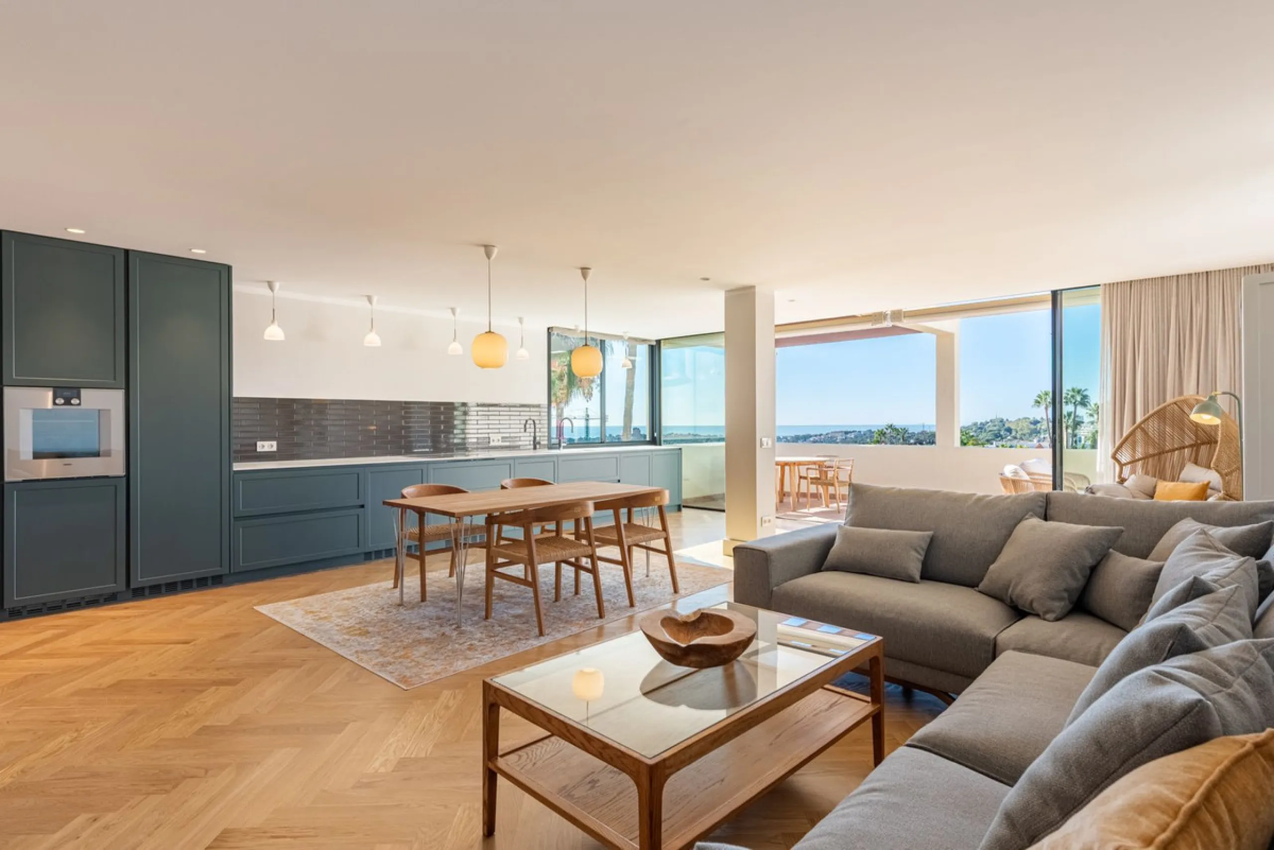 Apartment - Middle Floor Apartment в продаже в Marbella, Málaga. В доме 2 спален и 2 ванных комнат. Площадь дома 169 м²