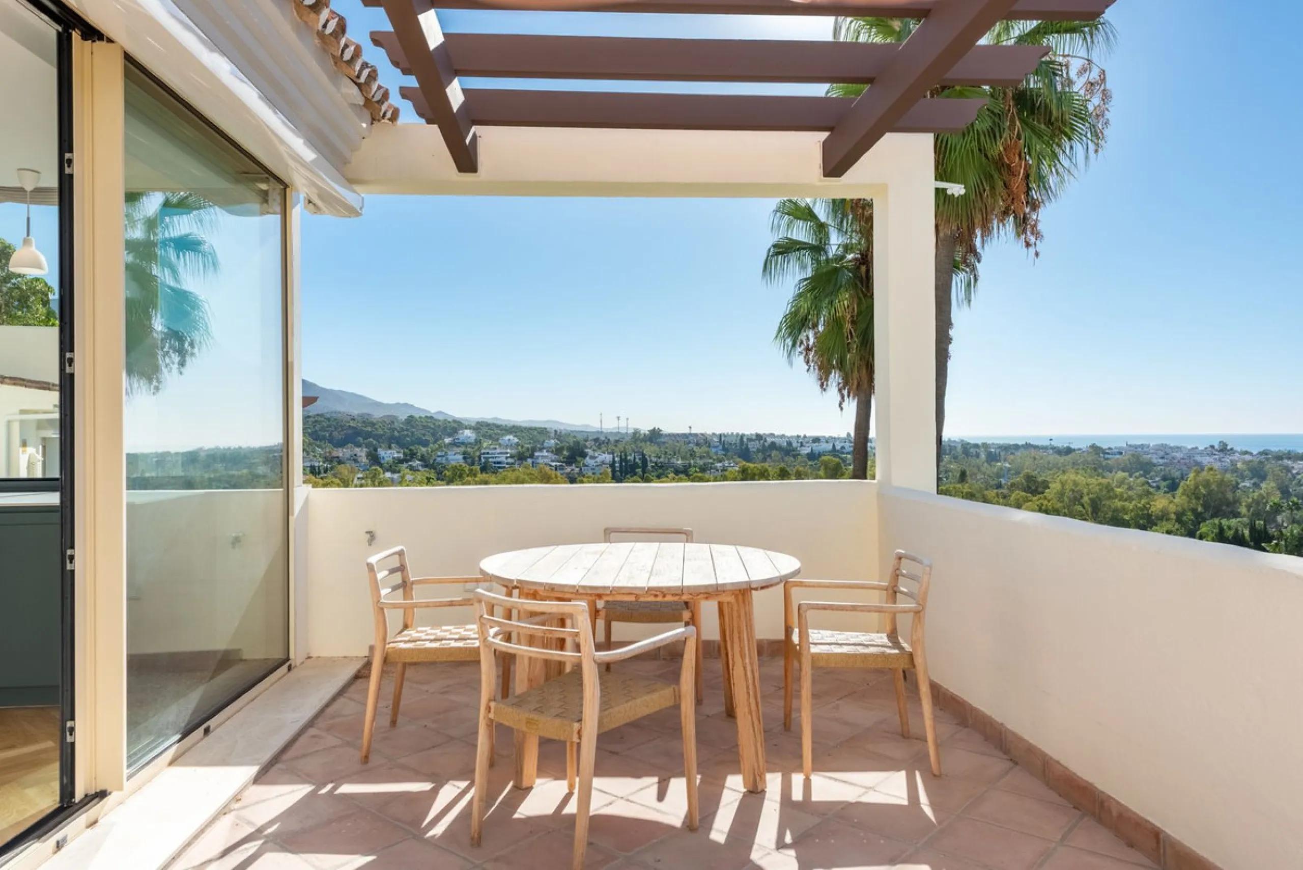 Apartment - Middle Floor Apartment в продаже в Marbella, Málaga. В доме 2 спален и 2 ванных комнат. Площадь дома 169 м²