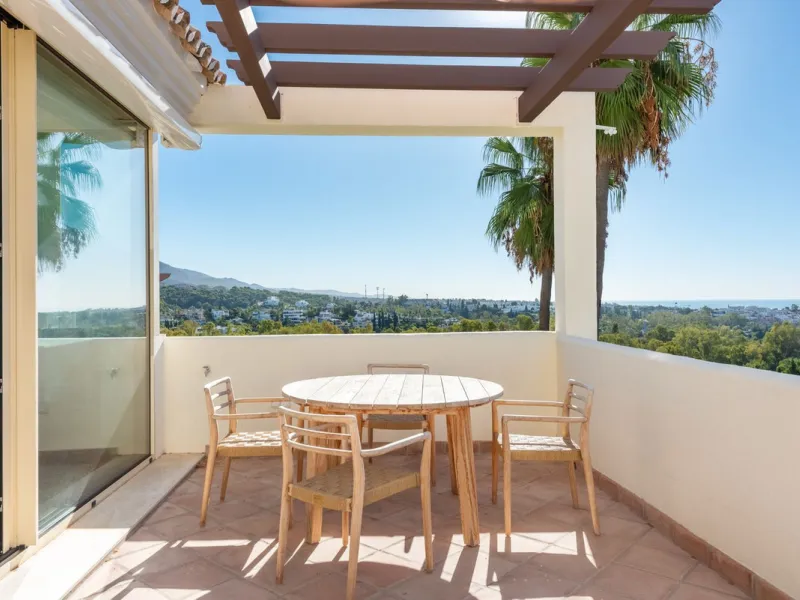 Apartment - Middle Floor Apartment в продаже в Marbella, Málaga. В доме 2 спален и 2 ванных комнат. Площадь дома 169 м²