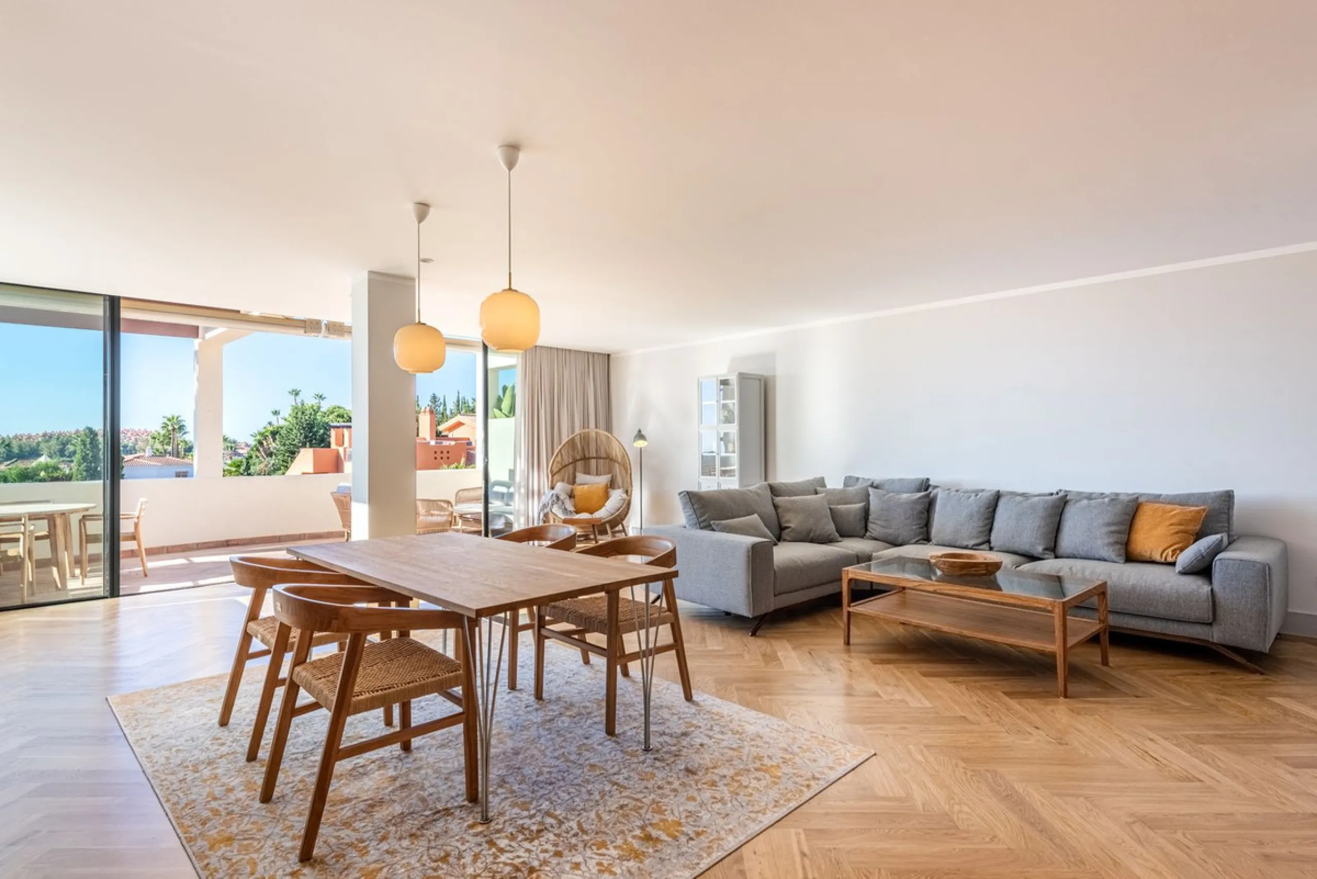 Apartment - Middle Floor Apartment в продаже в Marbella, Málaga. В доме 2 спален и 2 ванных комнат. Площадь дома 169 м²