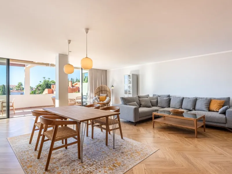 Apartment - Middle Floor Apartment в продаже в Marbella, Málaga. В доме 2 спален и 2 ванных комнат. Площадь дома 169 м²
