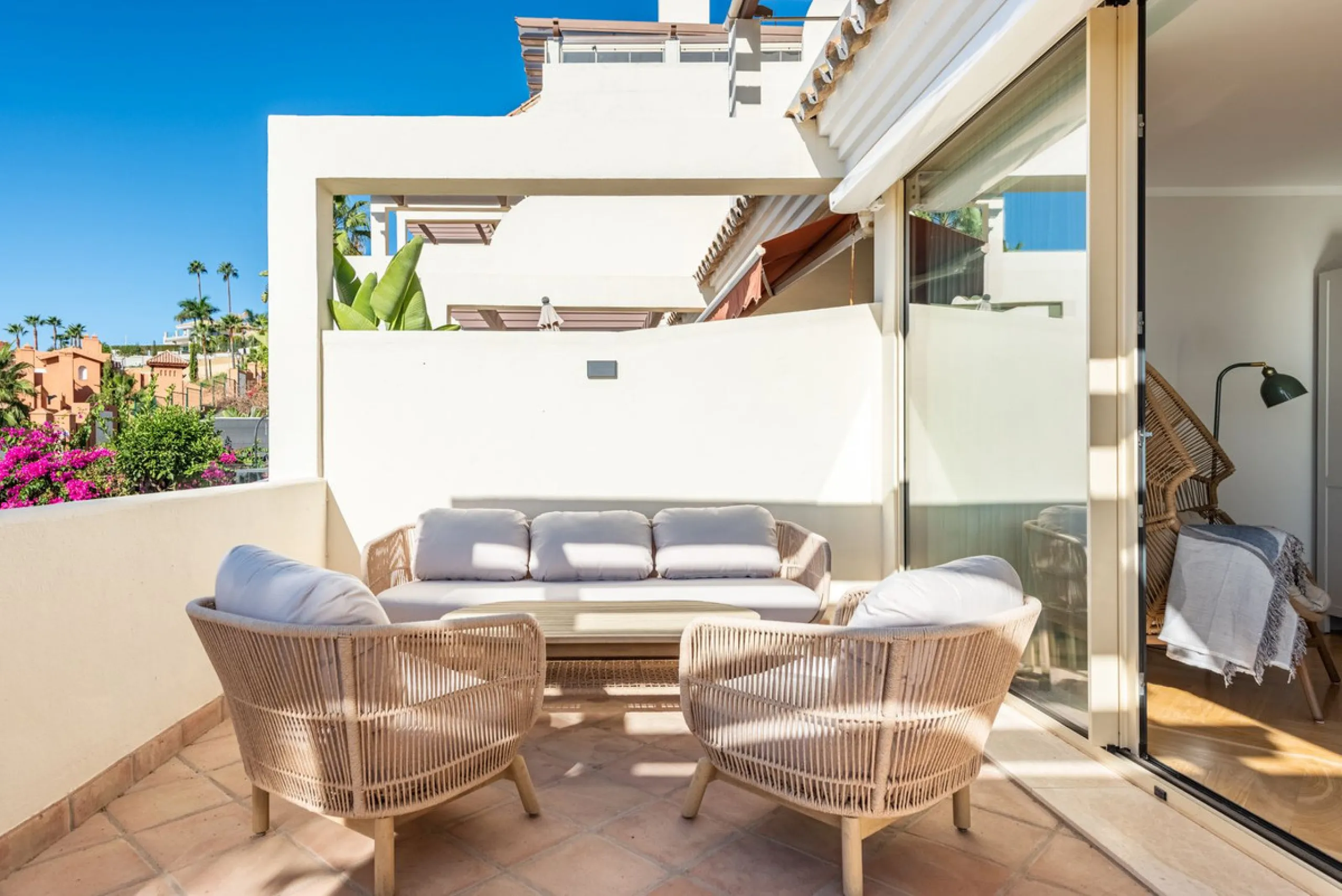 Apartment - Middle Floor Apartment в продаже в Marbella, Málaga. В доме 2 спален и 2 ванных комнат. Площадь дома 169 м²