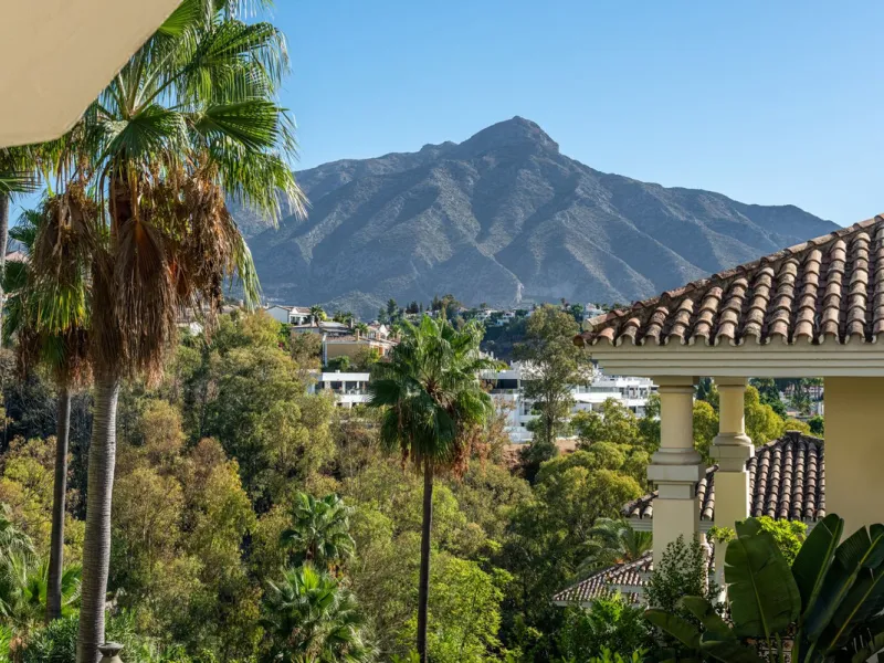 Apartment - Middle Floor Apartment в продаже в Marbella, Málaga. В доме 2 спален и 2 ванных комнат. Площадь дома 169 м²