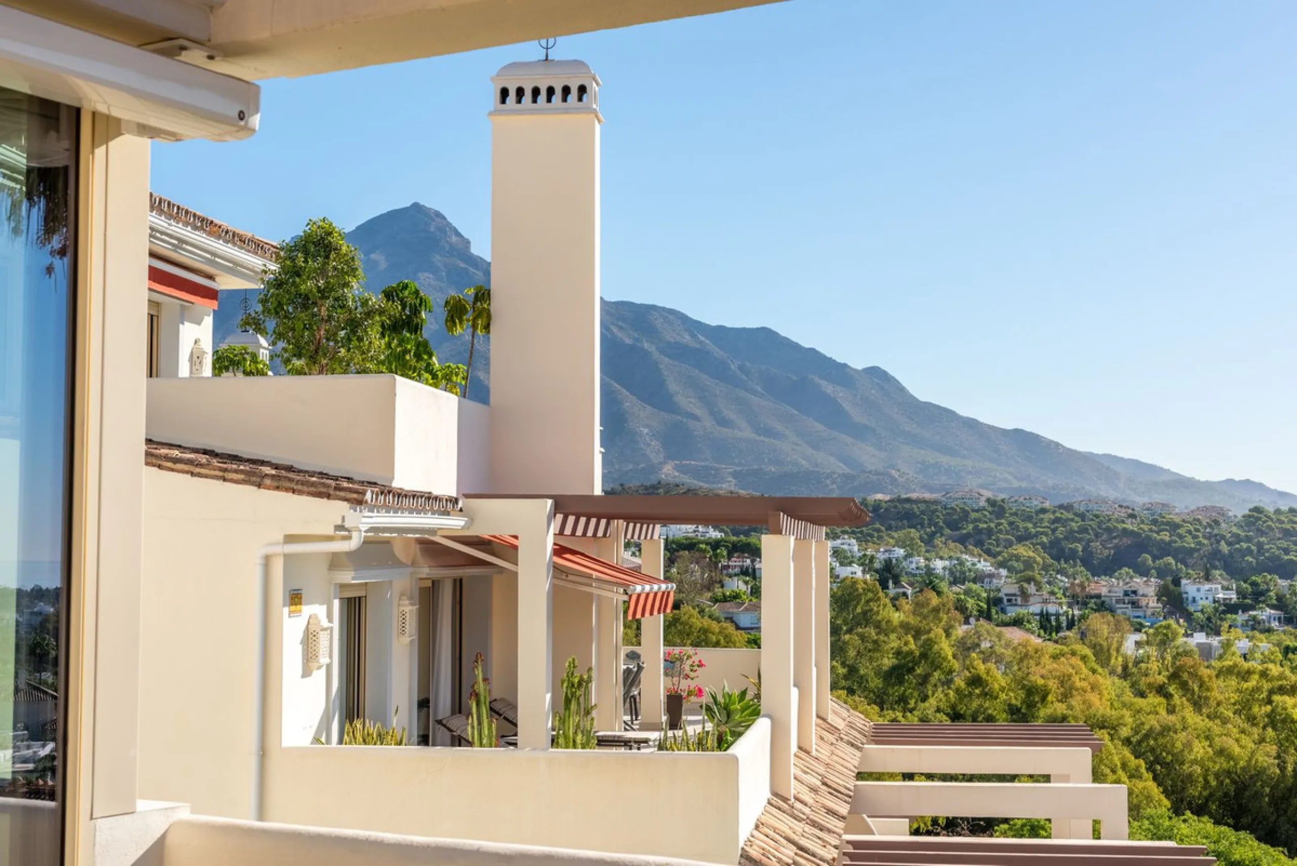 Apartment - Middle Floor Apartment в продаже в Marbella, Málaga. В доме 2 спален и 2 ванных комнат. Площадь дома 169 м²
