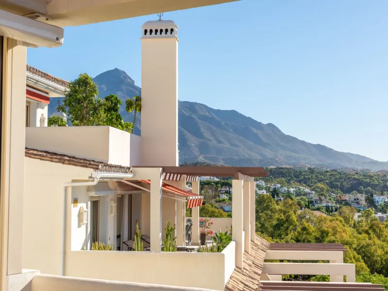 Apartment - Middle Floor Apartment в продаже в Marbella, Málaga. В доме 2 спален и 2 ванных комнат. Площадь дома 169 м²