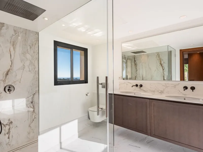 Apartment - Middle Floor Apartment в продаже в Marbella, Málaga. В доме 2 спален и 2 ванных комнат. Площадь дома 169 м²