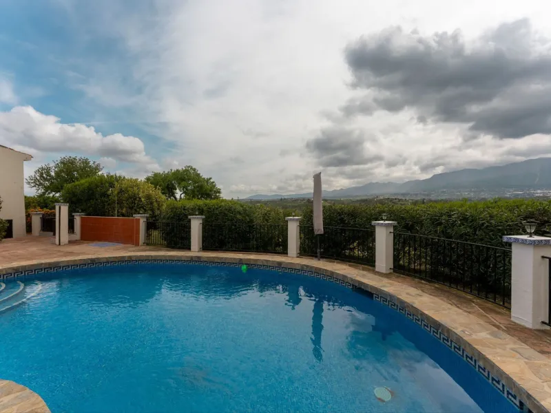 Set in a calm and picturesque countryside location, yet just a 10-minute drive from both Alhaurín el Grande and Coín, this beautifully renovated finca perfectly captures the essence of the modern Mediterranean lifestyle, with ample space, privacy, sunshin