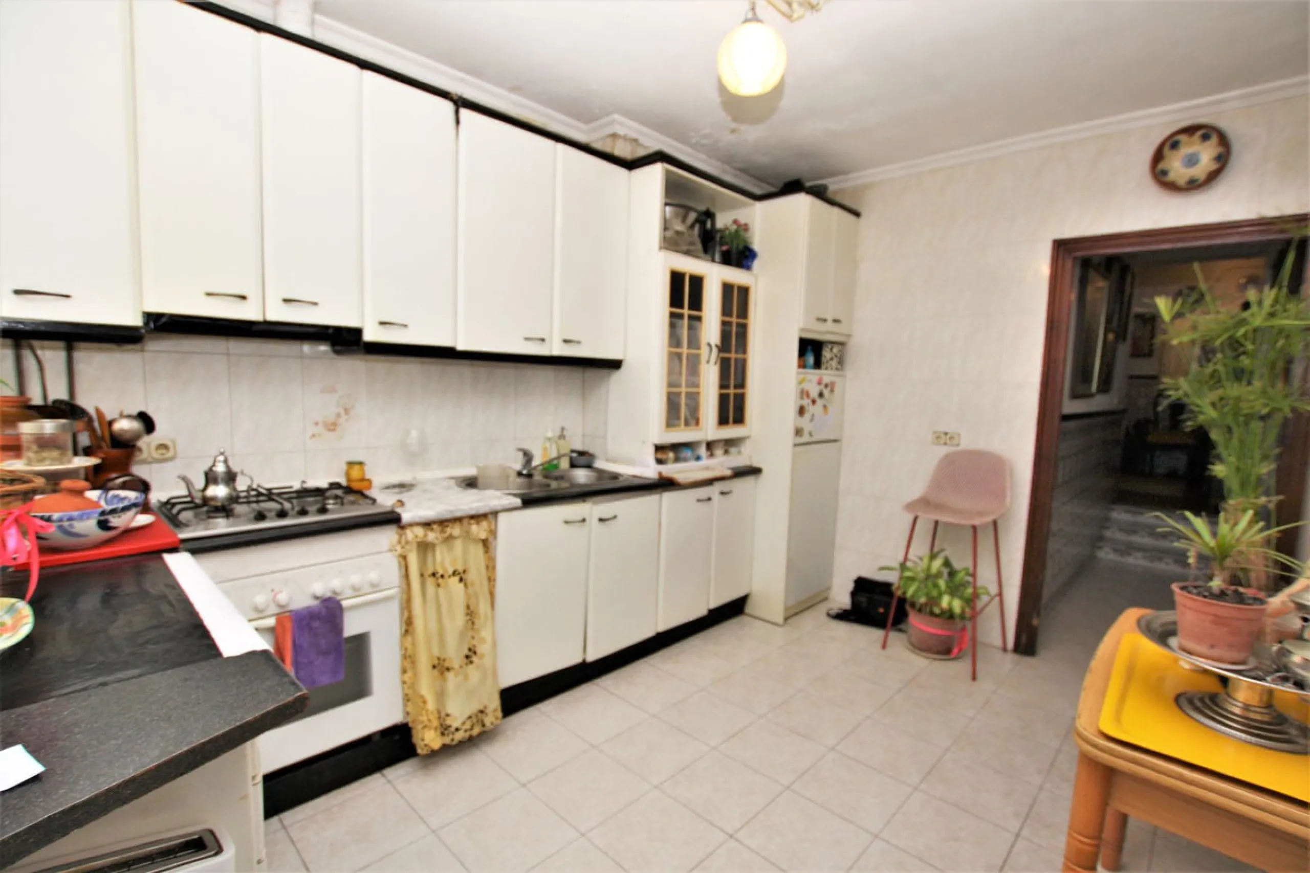 OLD TOWN HOUSE WITH POTENTIAL FOR VARIOUS USES