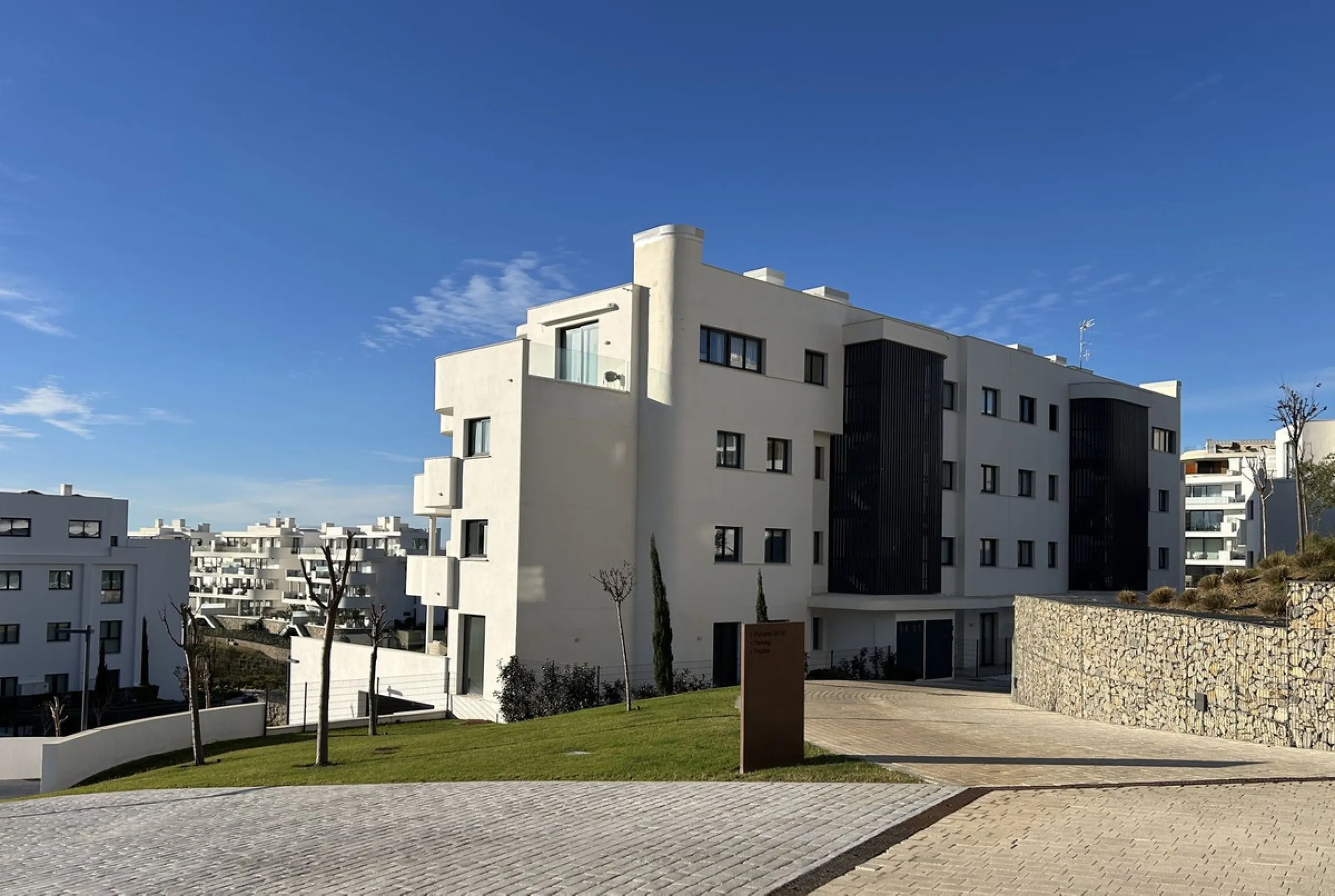 Modern and Bright Apartment in Higuerón West, Fuengirola