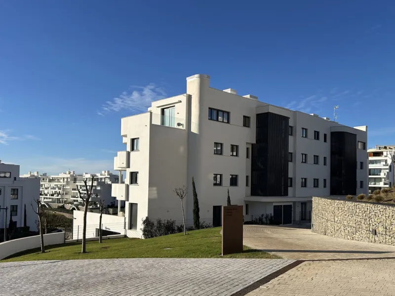 Modern and Bright Apartment in Higuerón West, Fuengirola