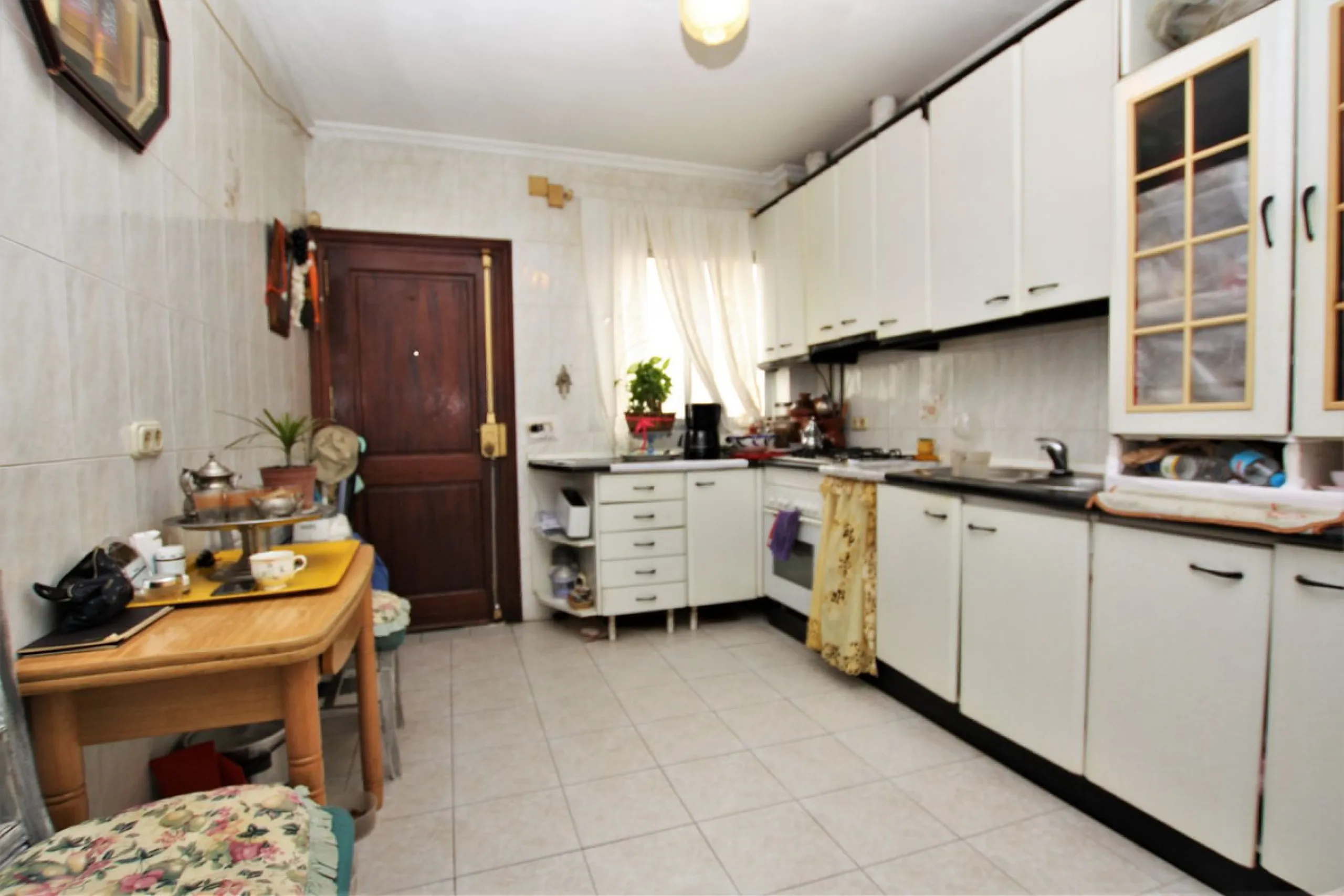OLD TOWN HOUSE WITH POTENTIAL FOR VARIOUS USES