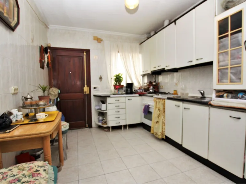 OLD TOWN HOUSE WITH POTENTIAL FOR VARIOUS USES