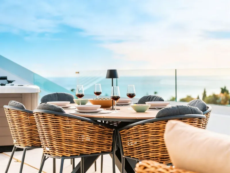 Discover this stunning brand-new complete modern furnished Top floor apartment in Las Lomas 5, one of the most exclusive communities within the prestigious Higuerón Resort.