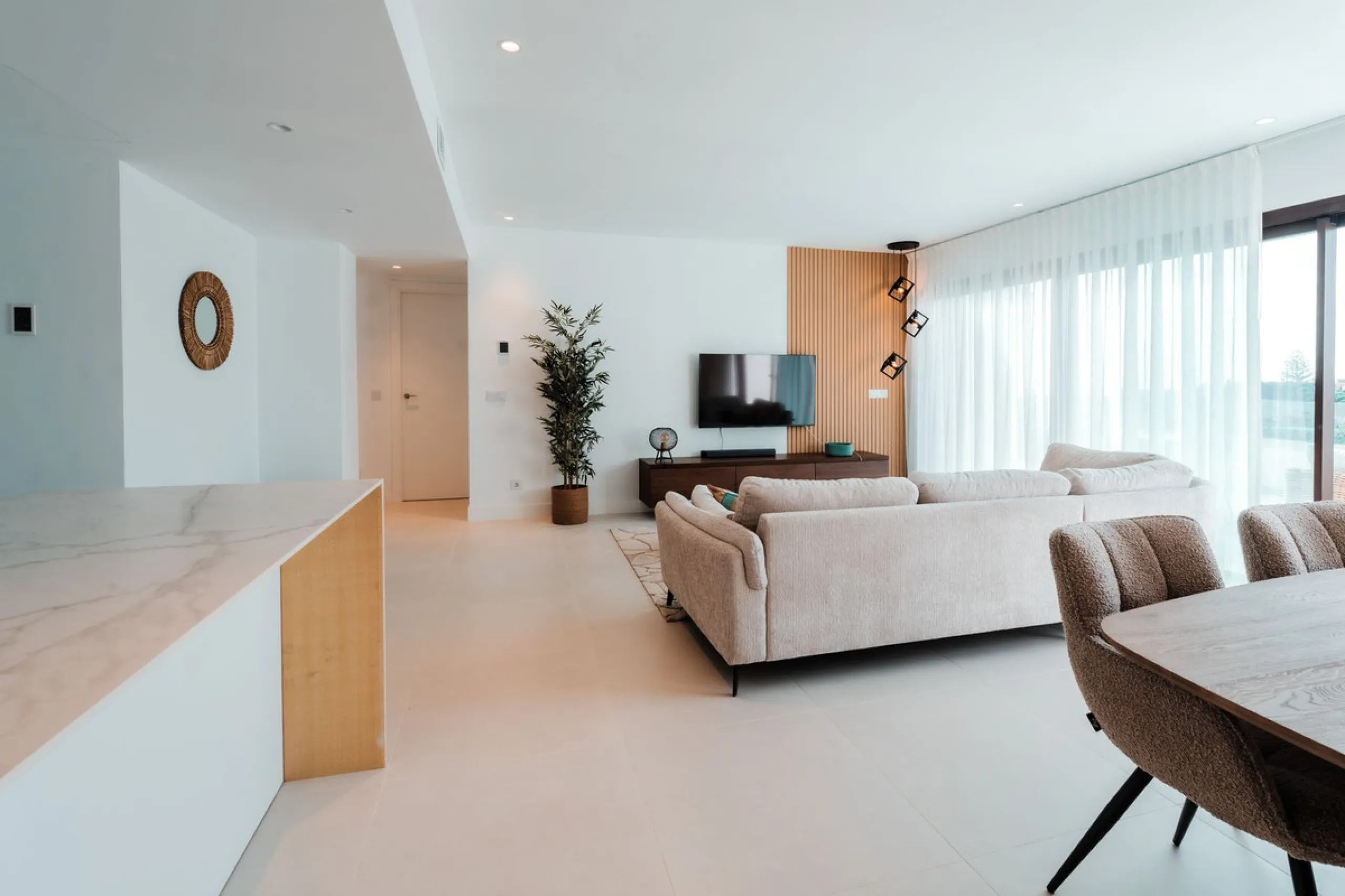 Discover this stunning brand-new complete modern furnished Top floor apartment in Las Lomas 5, one of the most exclusive communities within the prestigious Higuerón Resort.