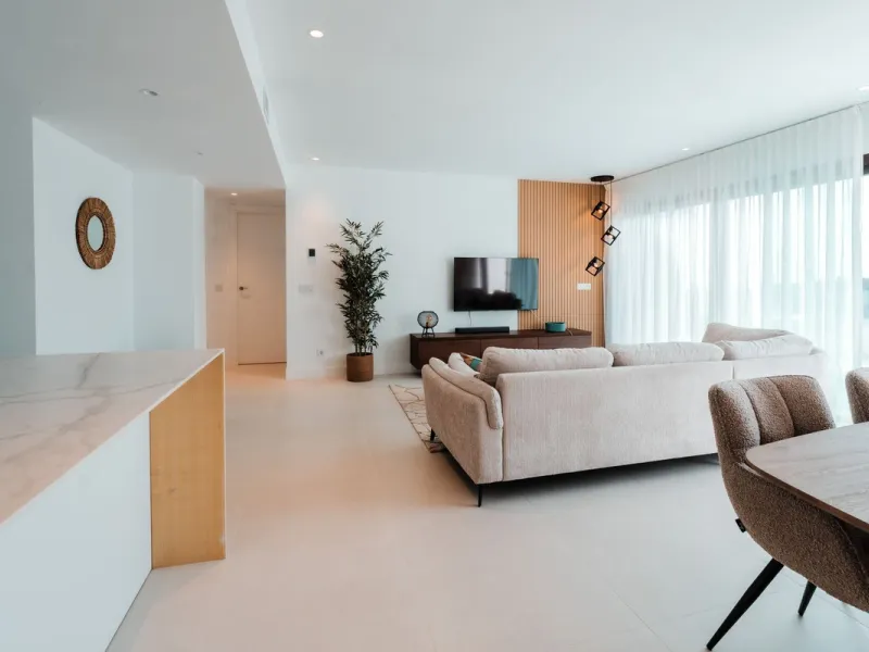 Discover this stunning brand-new complete modern furnished Top floor apartment in Las Lomas 5, one of the most exclusive communities within the prestigious Higuerón Resort.