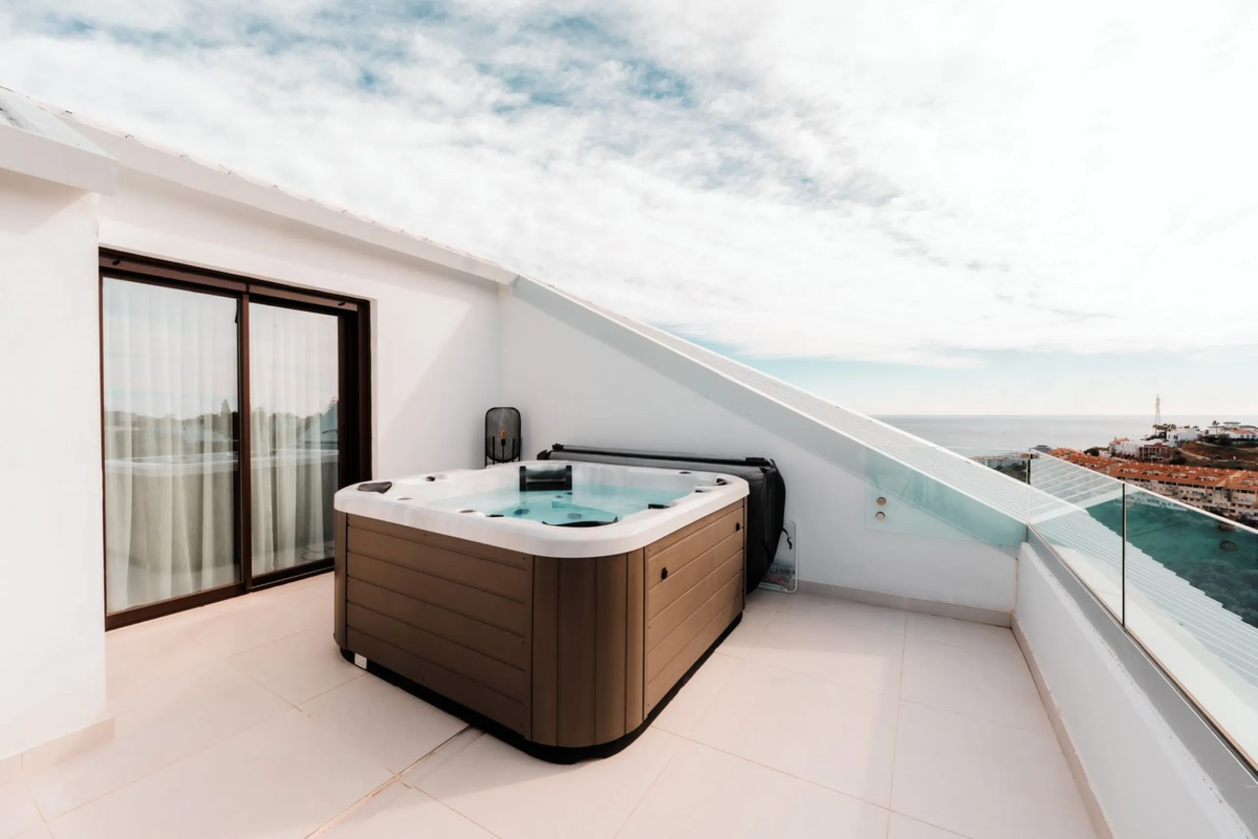 Discover this stunning brand-new complete modern furnished Top floor apartment in Las Lomas 5, one of the most exclusive communities within the prestigious Higuerón Resort.
