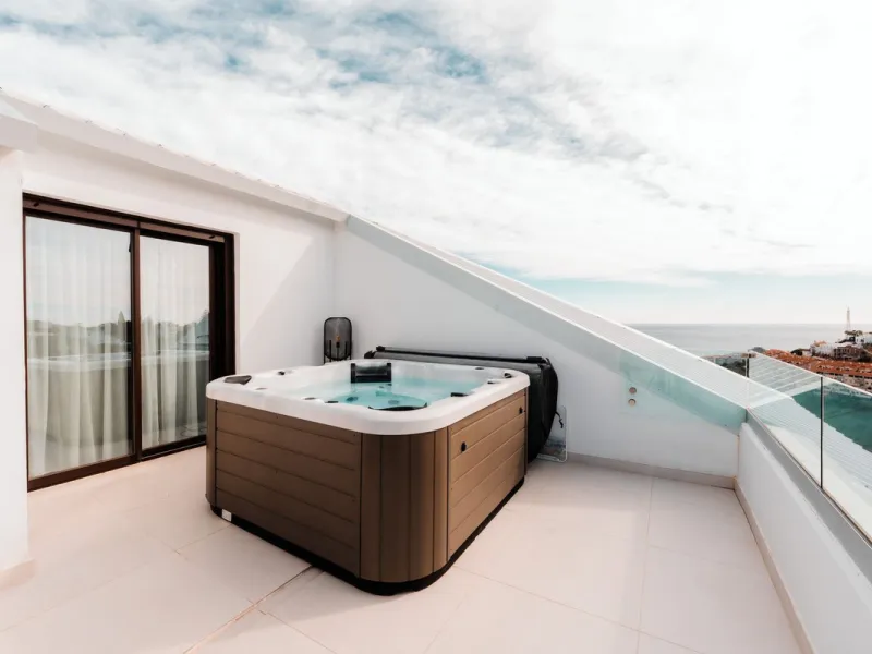 Discover this stunning brand-new complete modern furnished Top floor apartment in Las Lomas 5, one of the most exclusive communities within the prestigious Higuerón Resort.