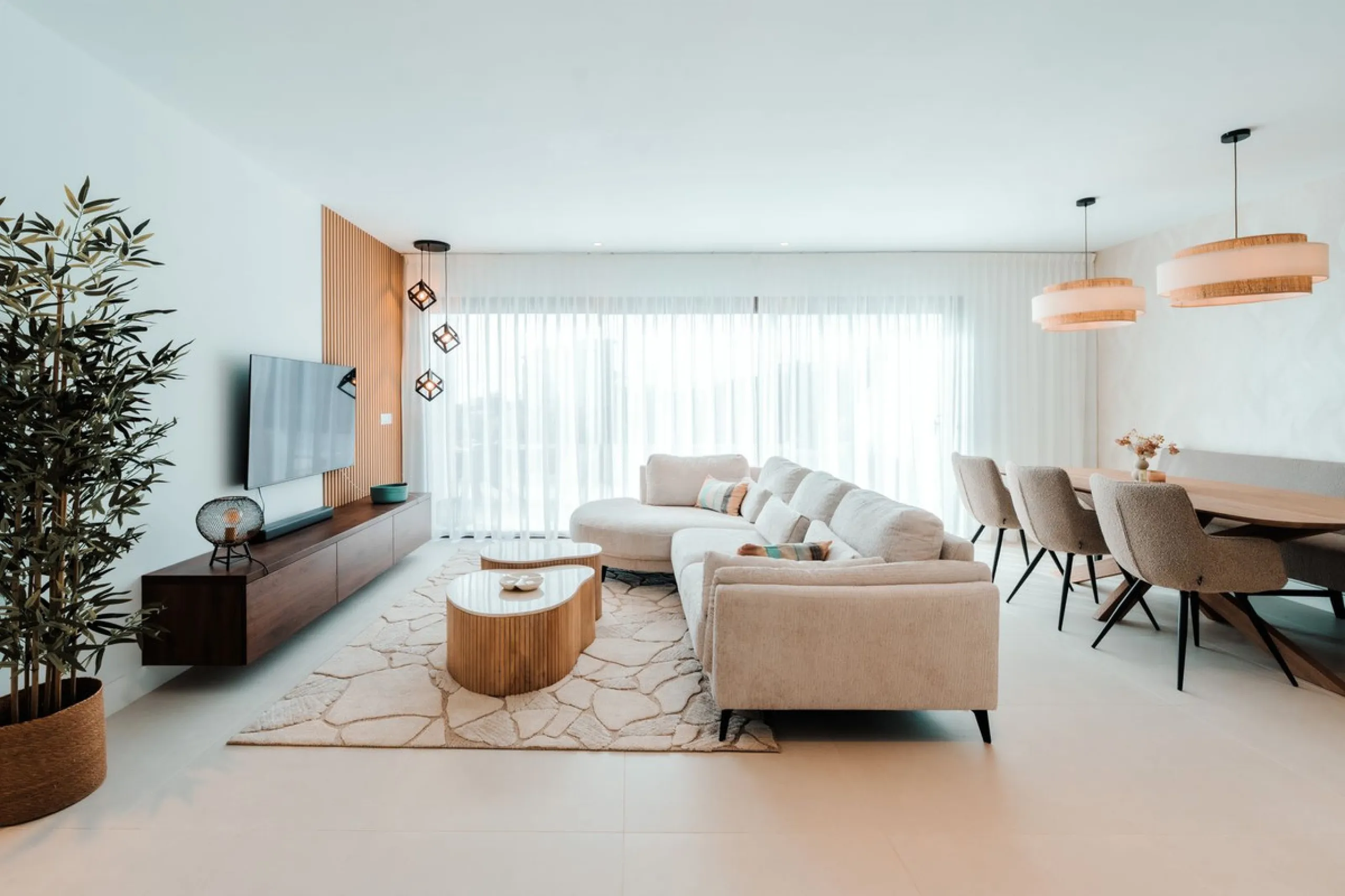 Discover this stunning brand-new complete modern furnished Top floor apartment in Las Lomas 5, one of the most exclusive communities within the prestigious Higuerón Resort.