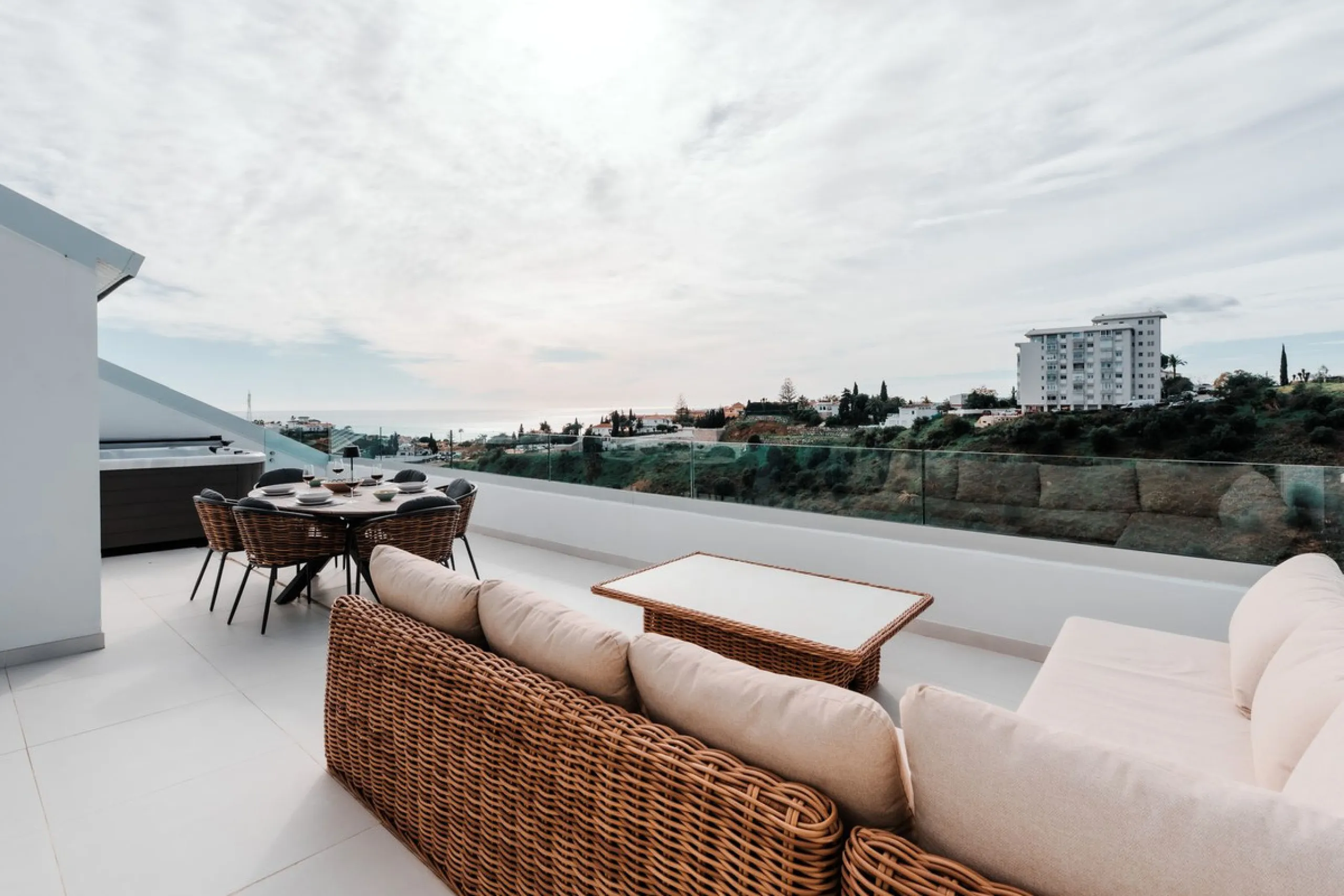 Discover this stunning brand-new complete modern furnished Top floor apartment in Las Lomas 5, one of the most exclusive communities within the prestigious Higuerón Resort.