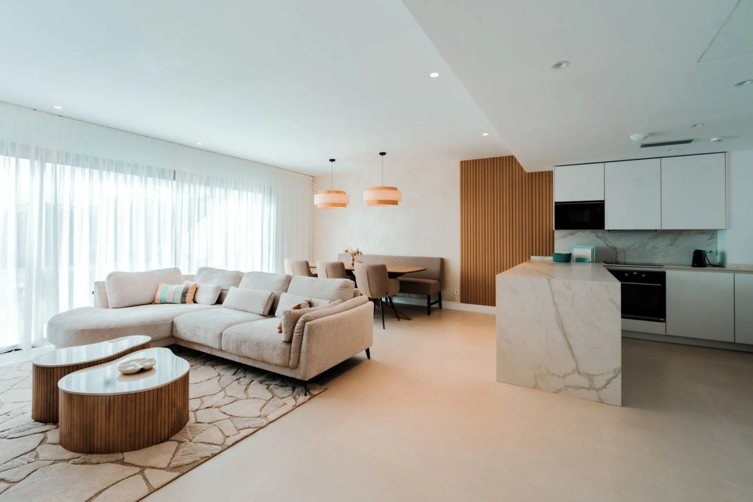 Discover this stunning brand-new complete modern furnished Top floor apartment in Las Lomas 5, one of the most exclusive communities within the prestigious Higuerón Resort.