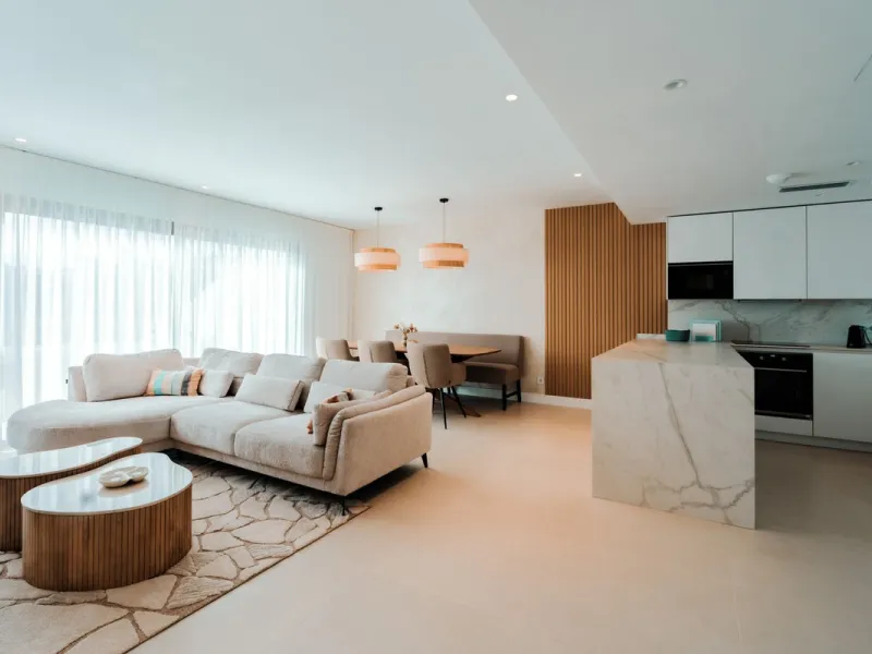 Discover this stunning brand-new complete modern furnished Top floor apartment in Las Lomas 5, one of the most exclusive communities within the prestigious Higuerón Resort.