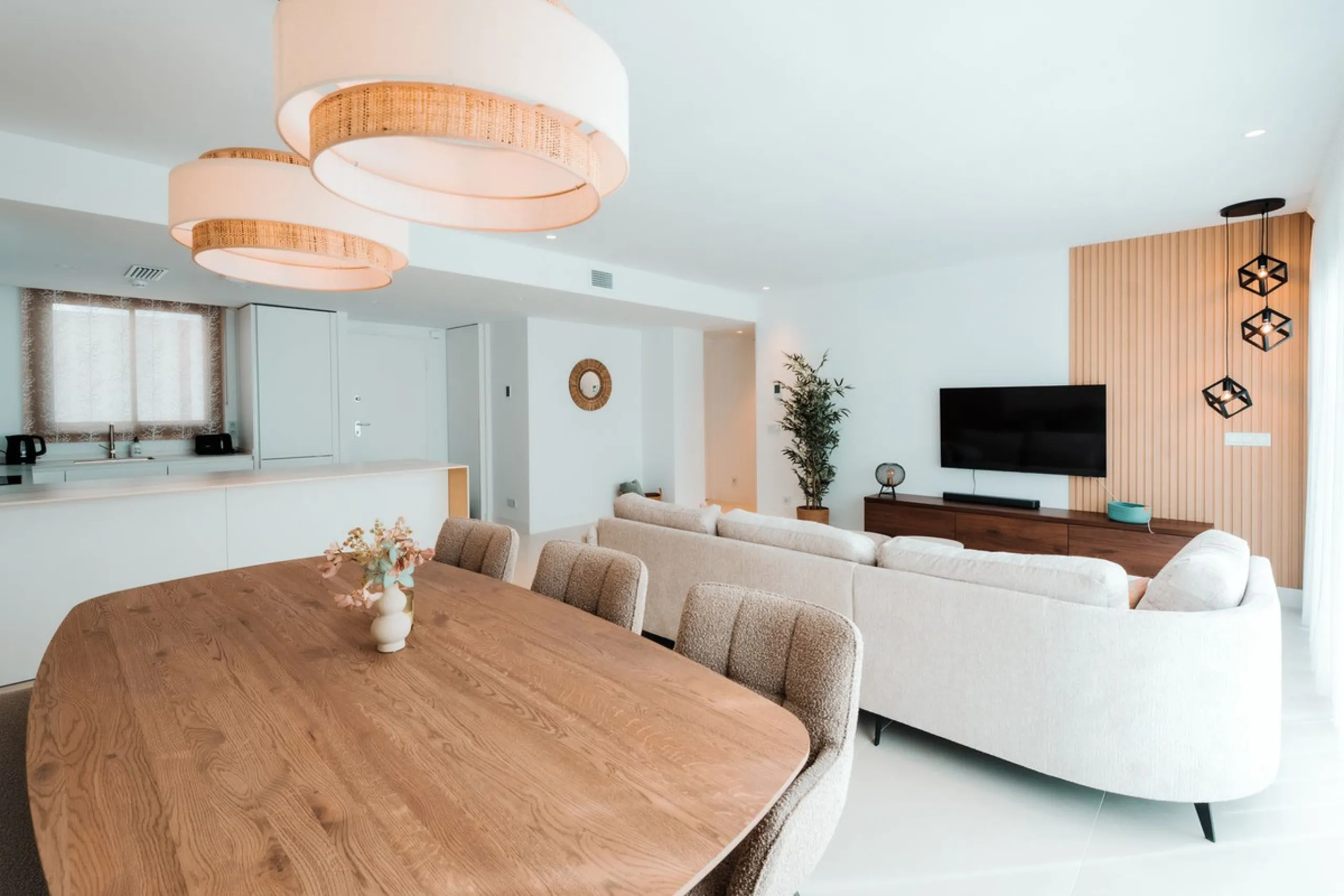 Discover this stunning brand-new complete modern furnished Top floor apartment in Las Lomas 5, one of the most exclusive communities within the prestigious Higuerón Resort.