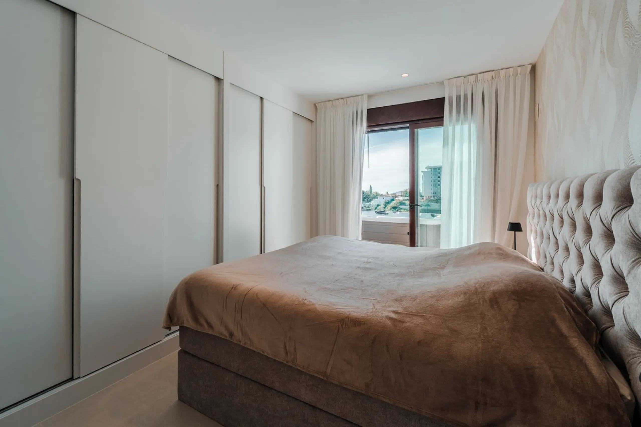 Discover this stunning brand-new complete modern furnished Top floor apartment in Las Lomas 5, one of the most exclusive communities within the prestigious Higuerón Resort.
