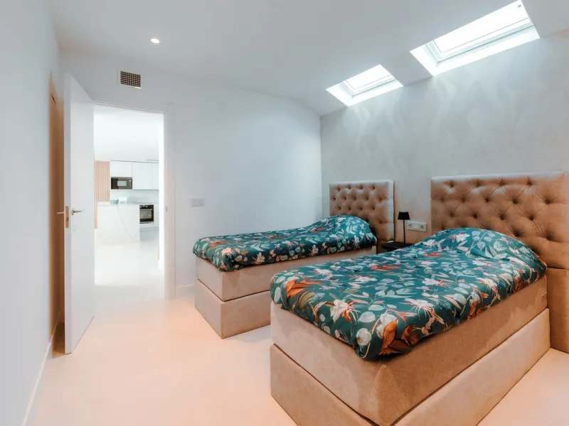 Discover this stunning brand-new complete modern furnished Top floor apartment in Las Lomas 5, one of the most exclusive communities within the prestigious Higuerón Resort.