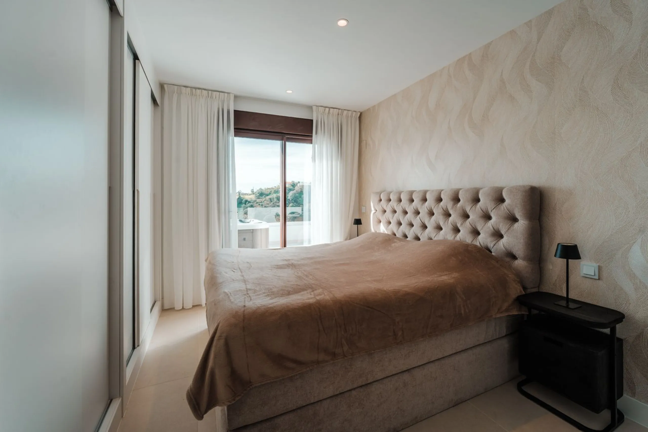Discover this stunning brand-new complete modern furnished Top floor apartment in Las Lomas 5, one of the most exclusive communities within the prestigious Higuerón Resort.