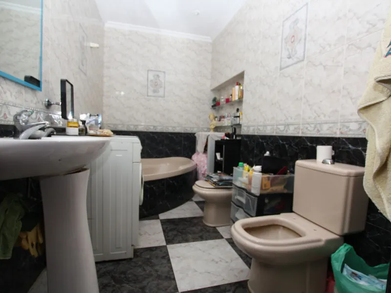 OLD TOWN HOUSE WITH POTENTIAL FOR VARIOUS USES