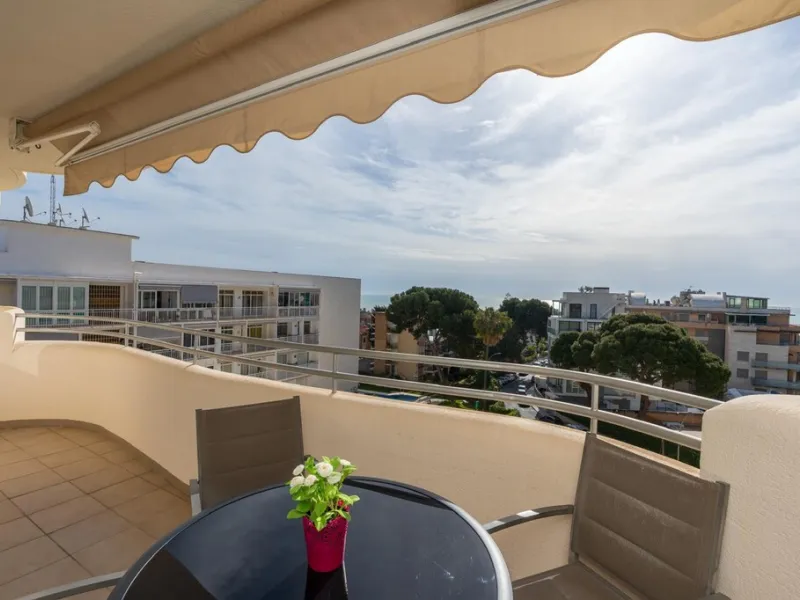 Apartment, Beachside, Equipped Kitchen, Parking: Ample Garage, Communal Pool, Garden: Community with Pool, Facing: Southwest