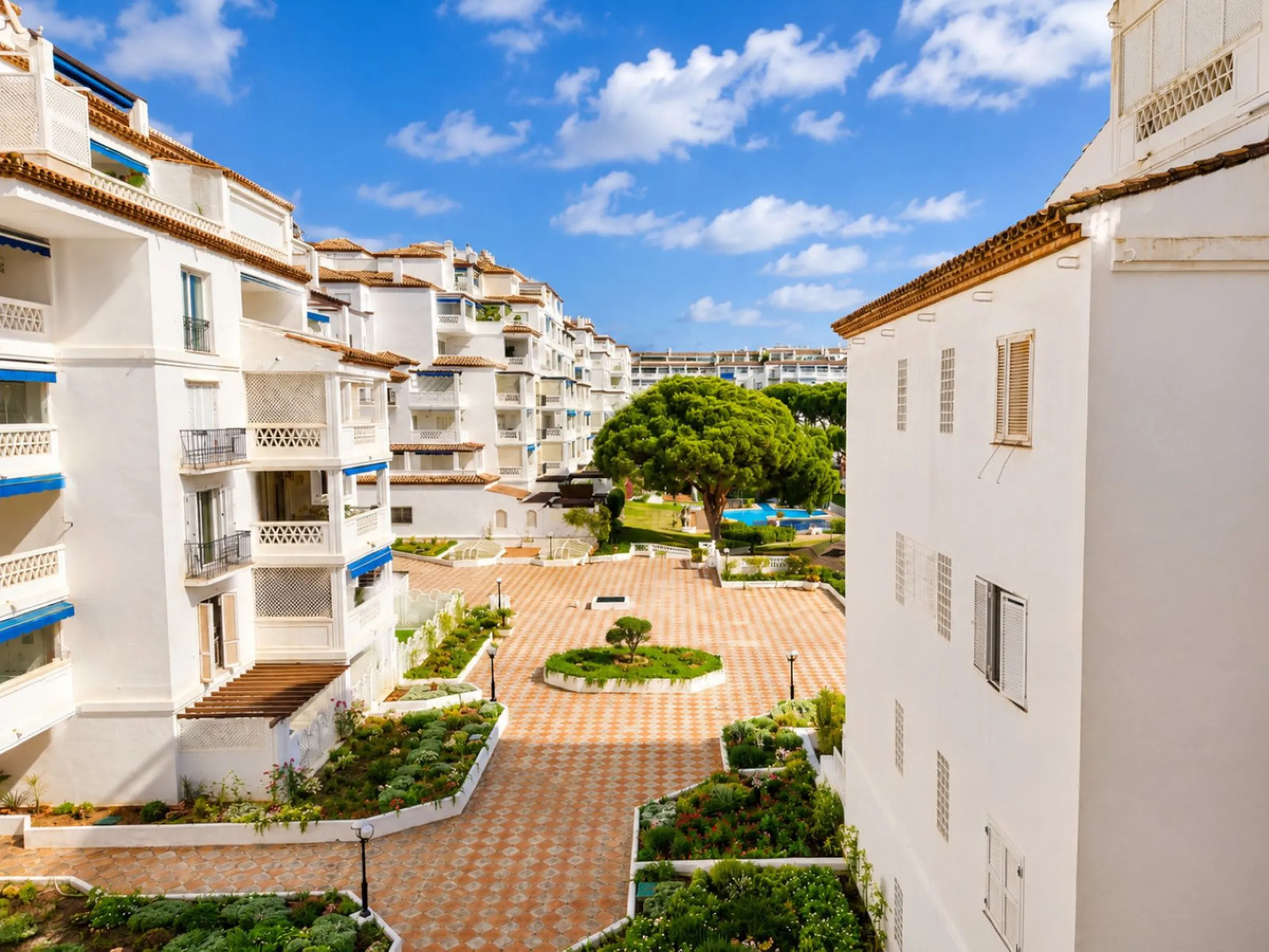 Apartment - Middle Floor Apartment в продаже в Marbella, Málaga. В доме 2 спален и 2 ванных комнат. Площадь дома 114 м²