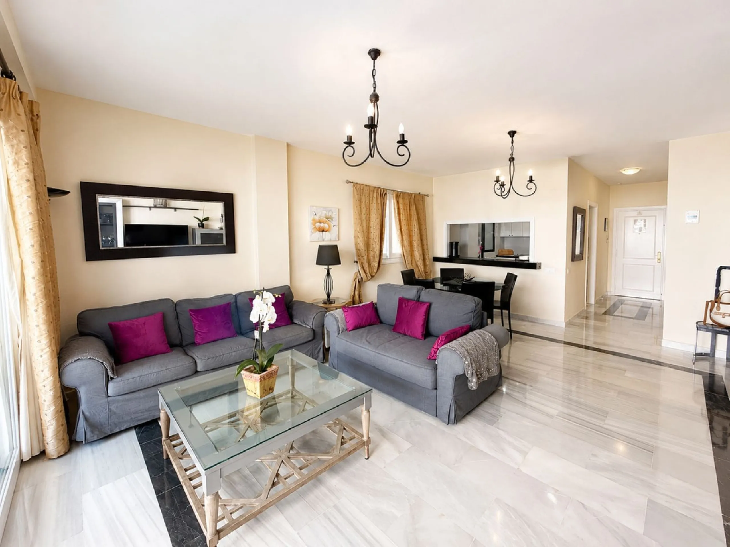 Apartment - Middle Floor Apartment в продаже в Marbella, Málaga. В доме 2 спален и 2 ванных комнат. Площадь дома 114 м²