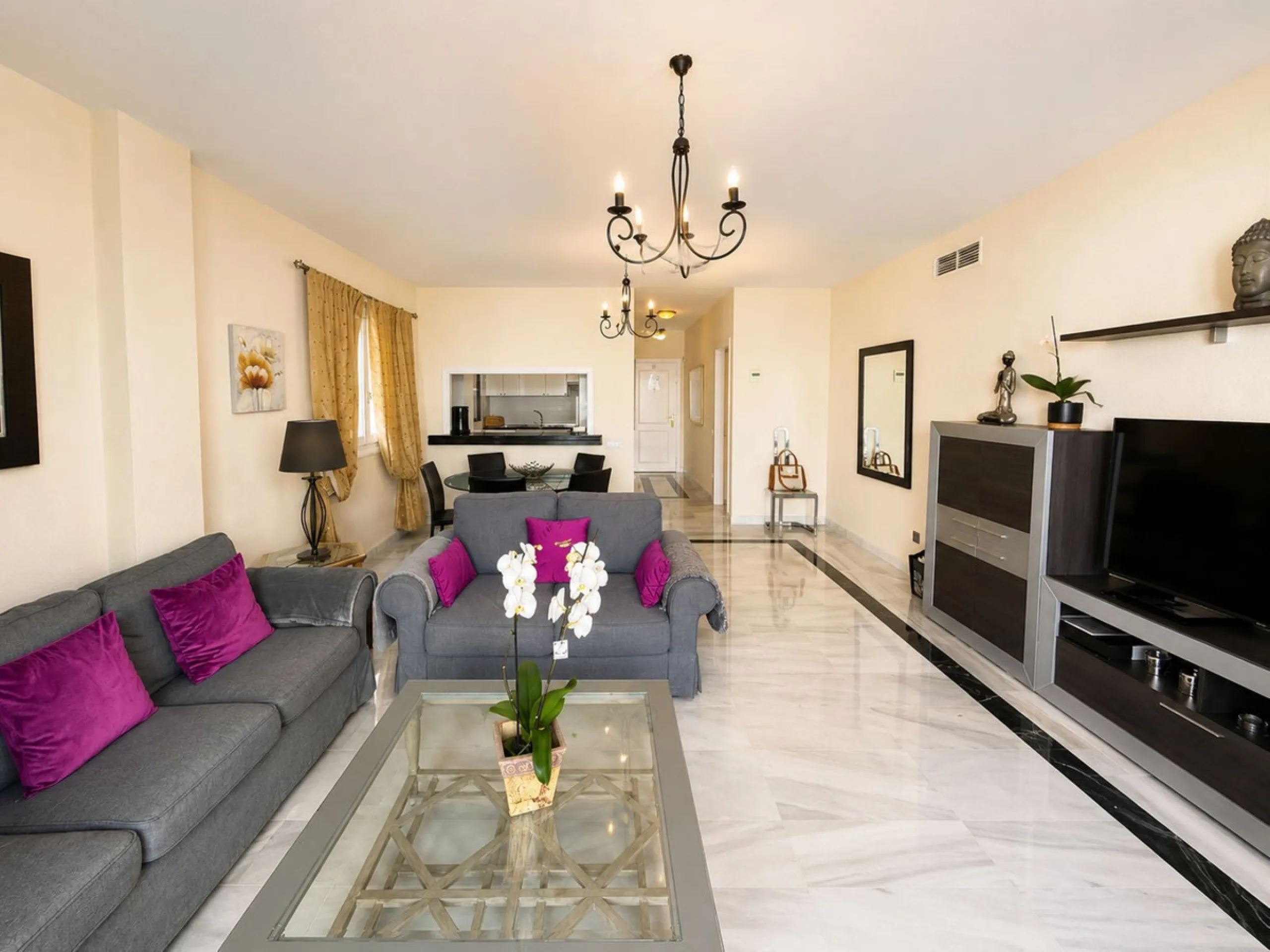 Apartment - Middle Floor Apartment в продаже в Marbella, Málaga. В доме 2 спален и 2 ванных комнат. Площадь дома 114 м²