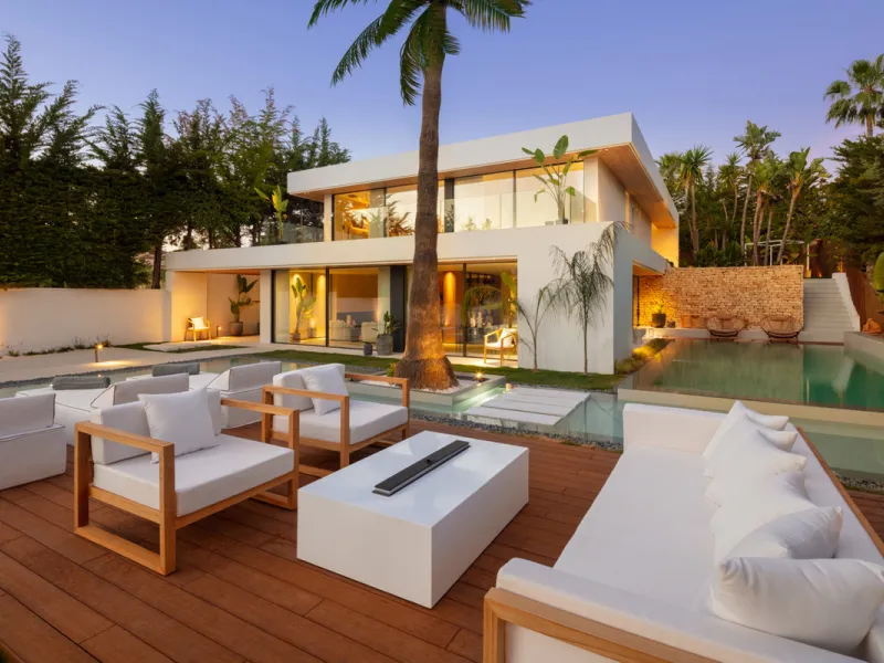 House - Detached Villa в продаже в Marbella, Málaga. В доме 4 спален и 5 ванных комнат. Площадь дома 435 м². Площадь участка 1038 м²